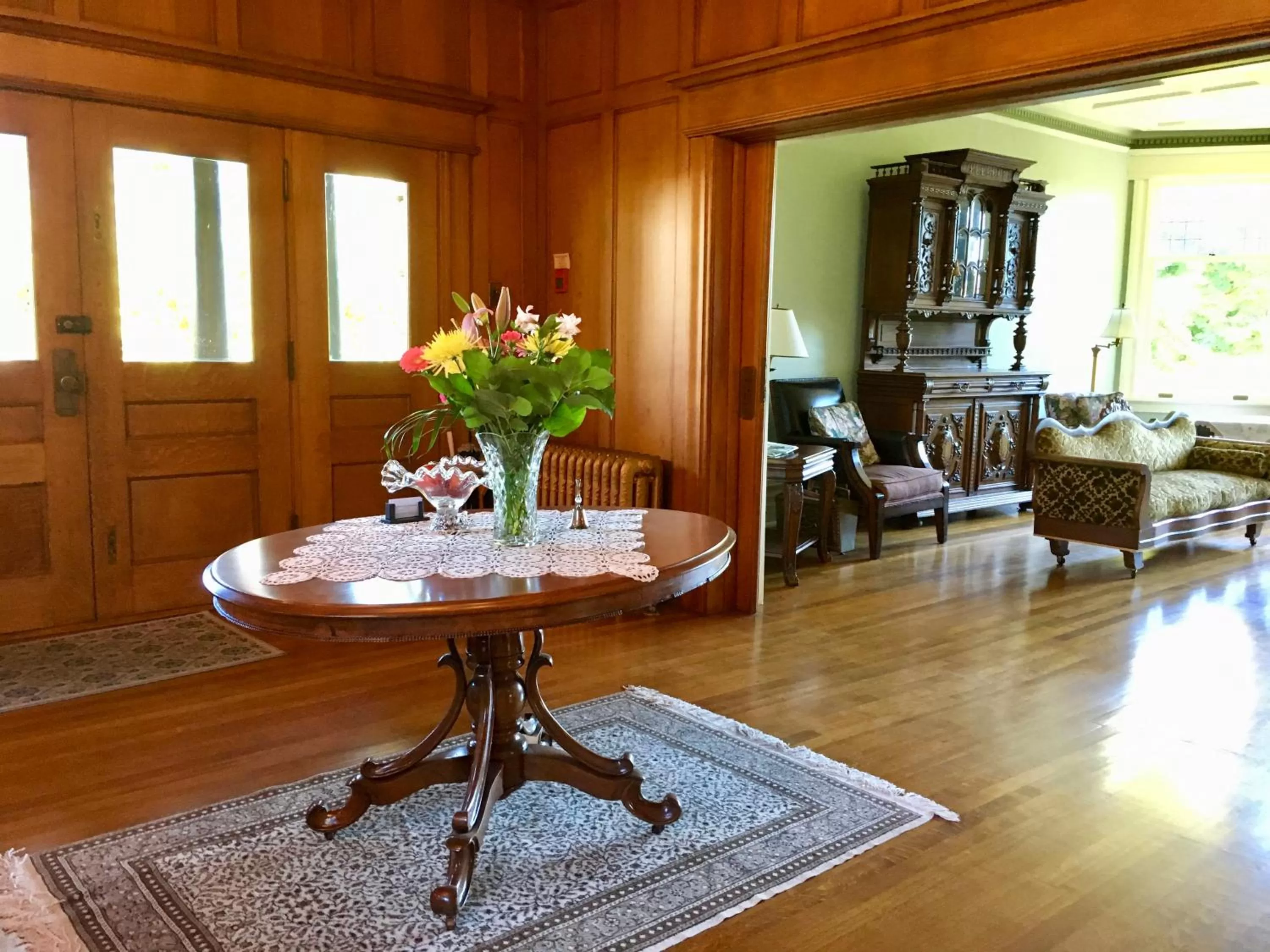 Communal lounge/ TV room in Prior Castle Inn