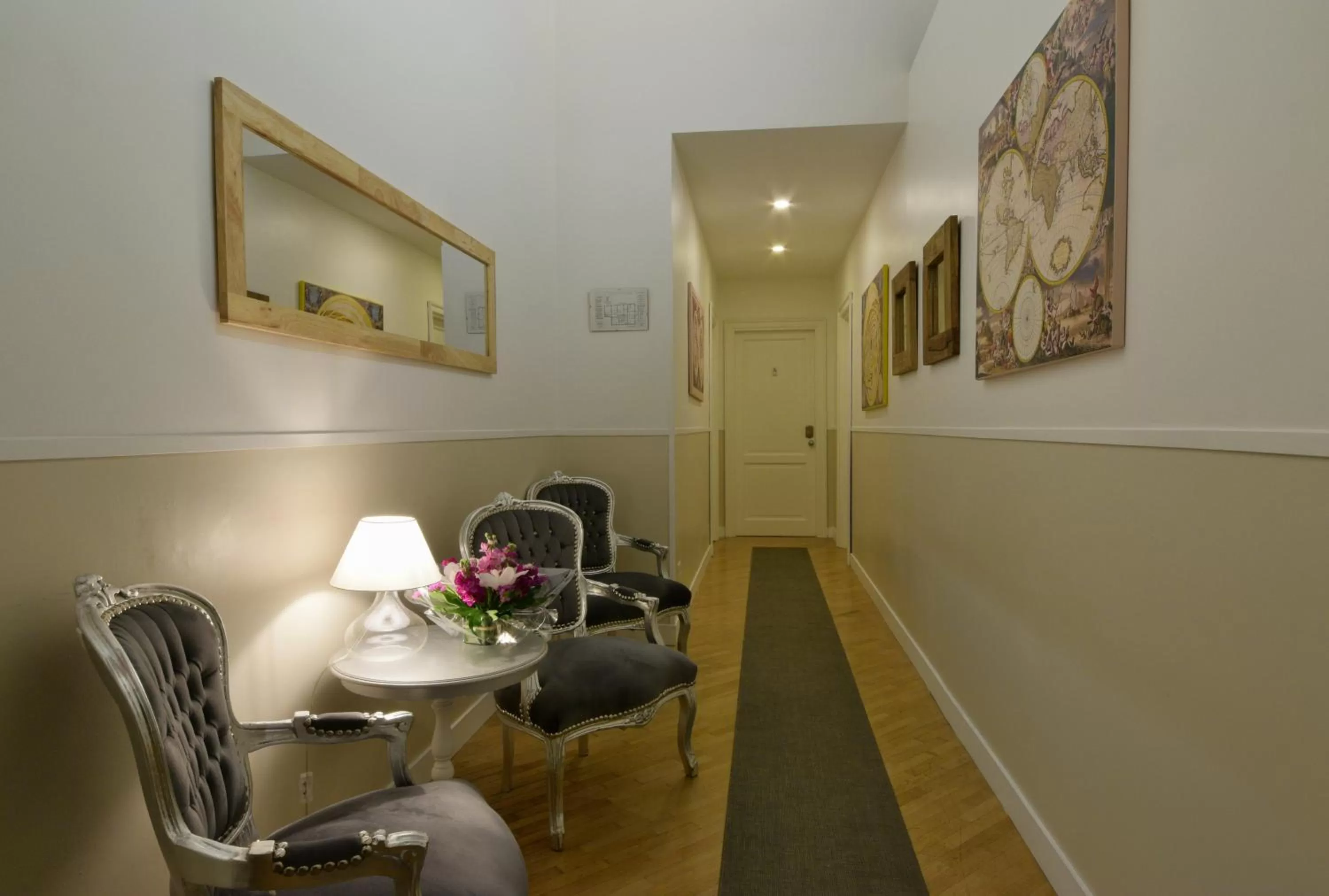 Seating area in Spagna Ave