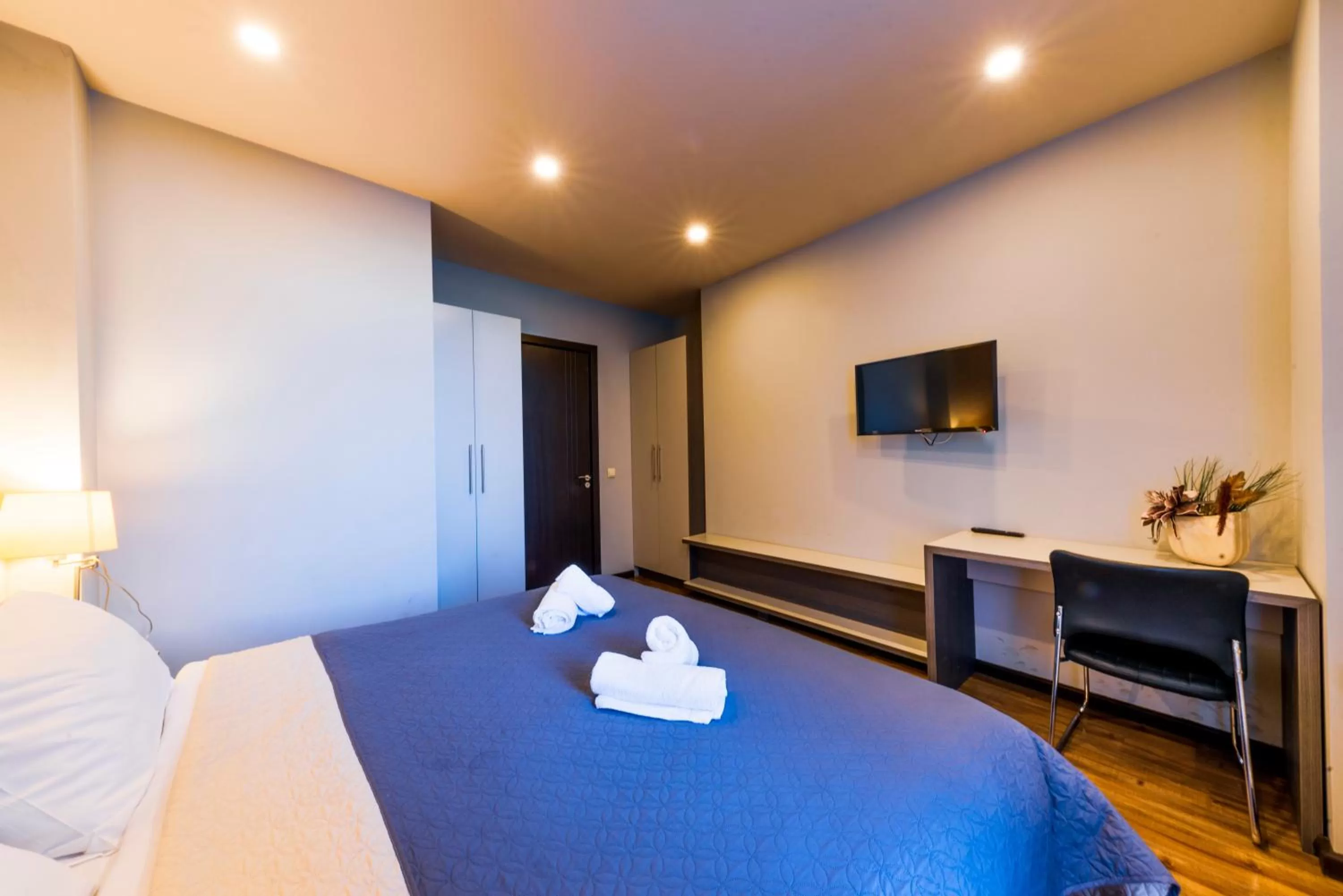 Bed in Sani Apart Hotel