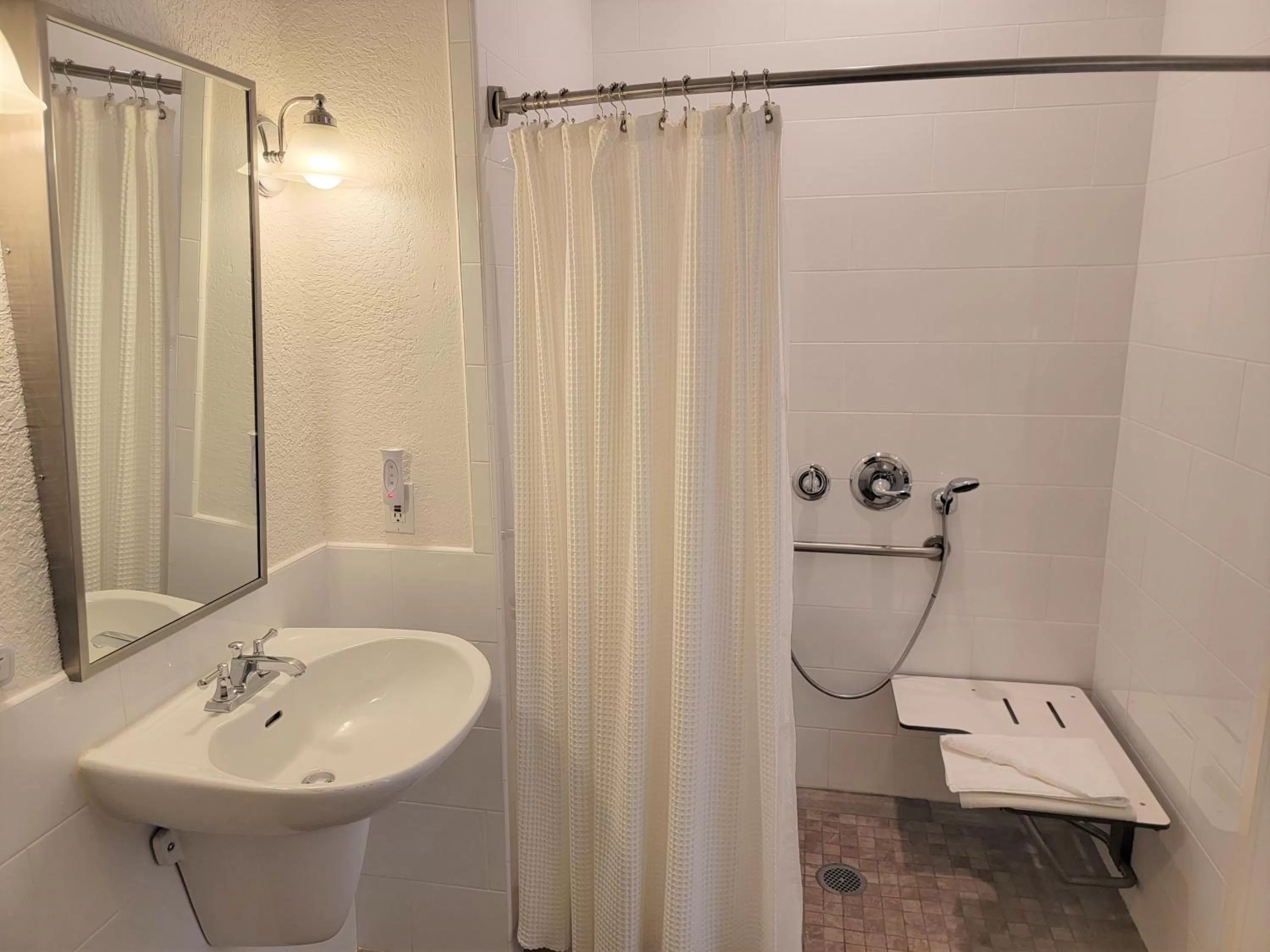 Bathroom in El Pueblo Inn