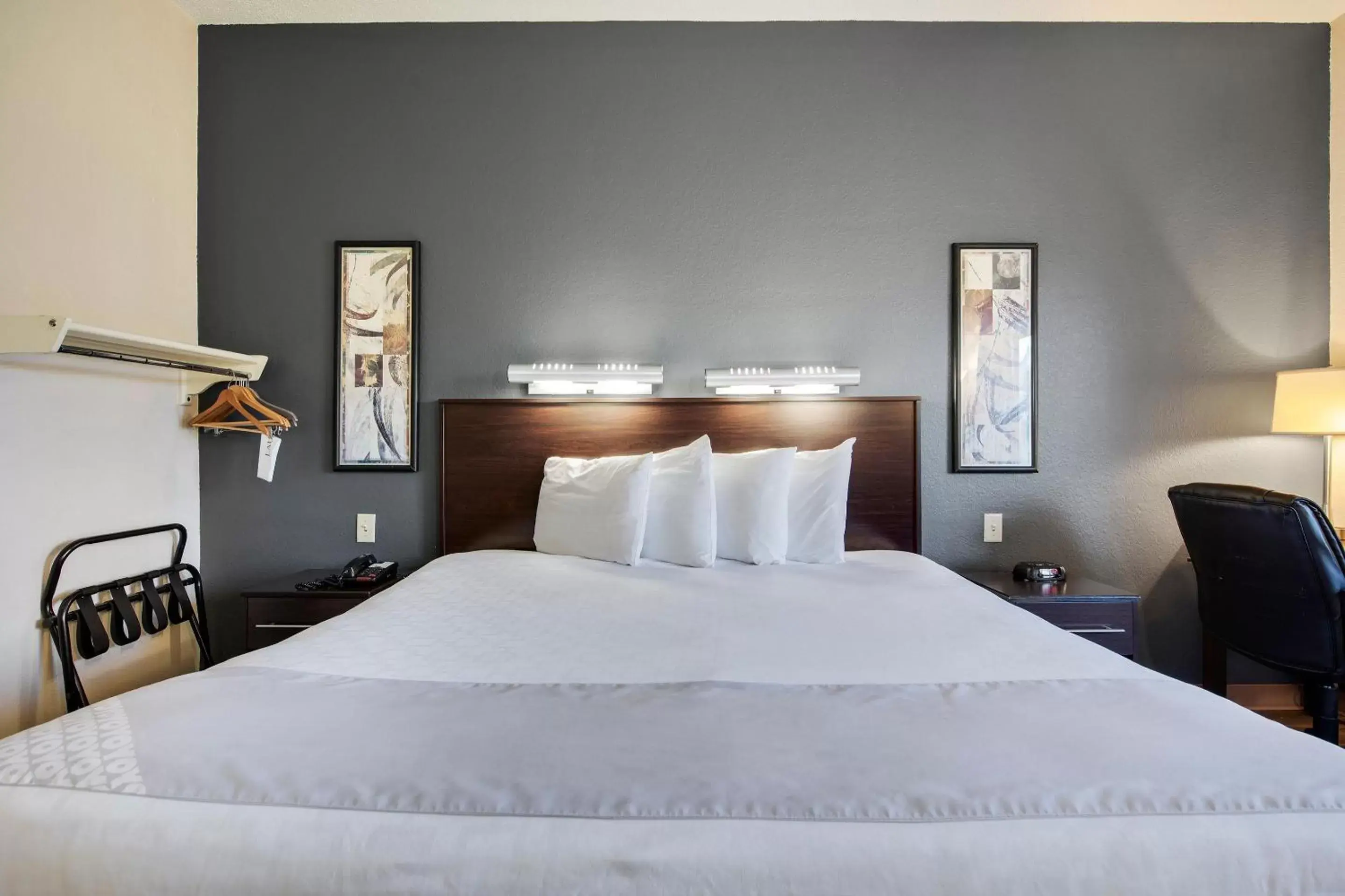 King Room - Disability Access in OYO Townhouse Orlando West King Room - Disability Access in OYO Townhouse Orlando West