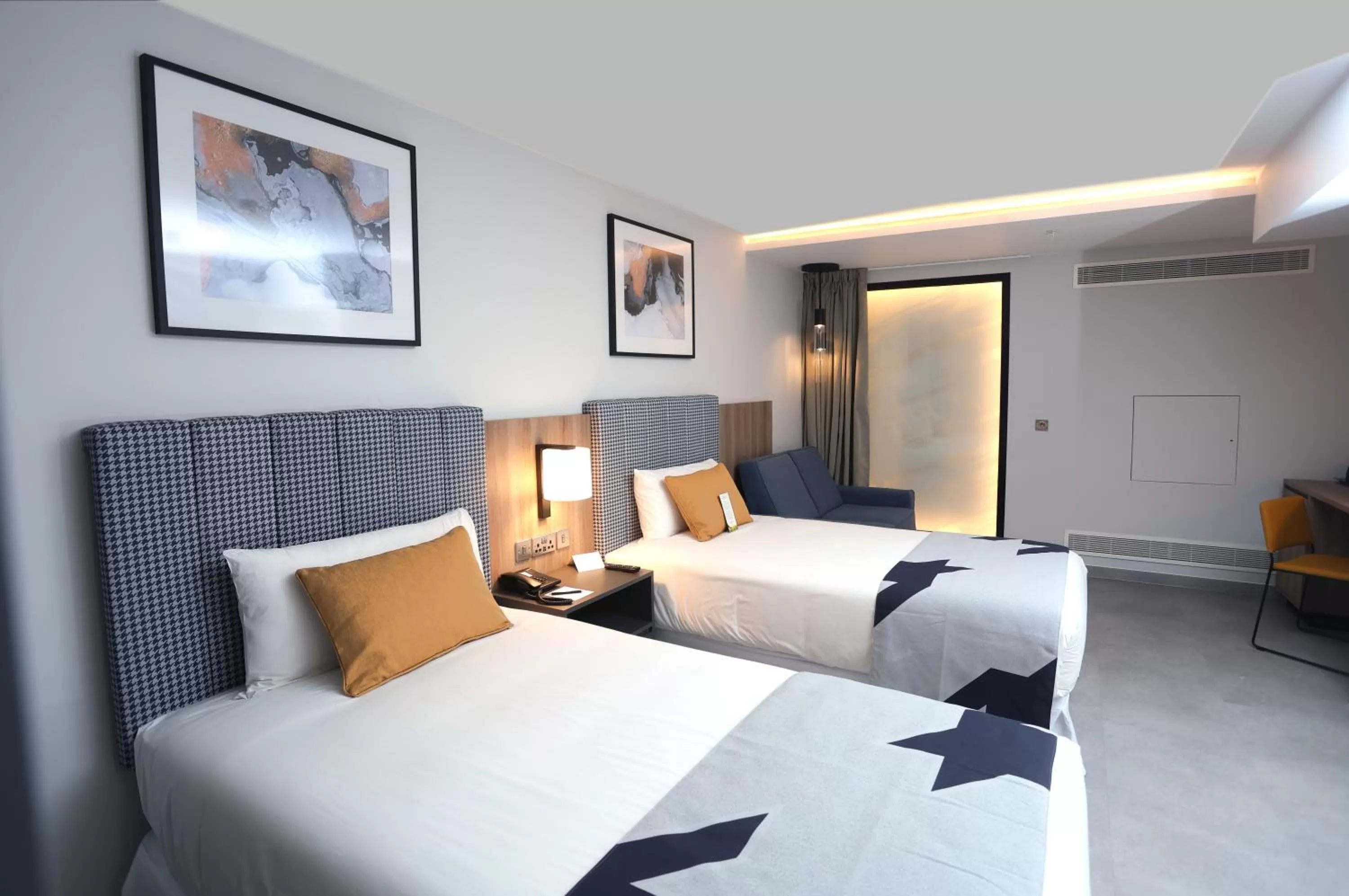 Bed in Riu Plaza London Victoria