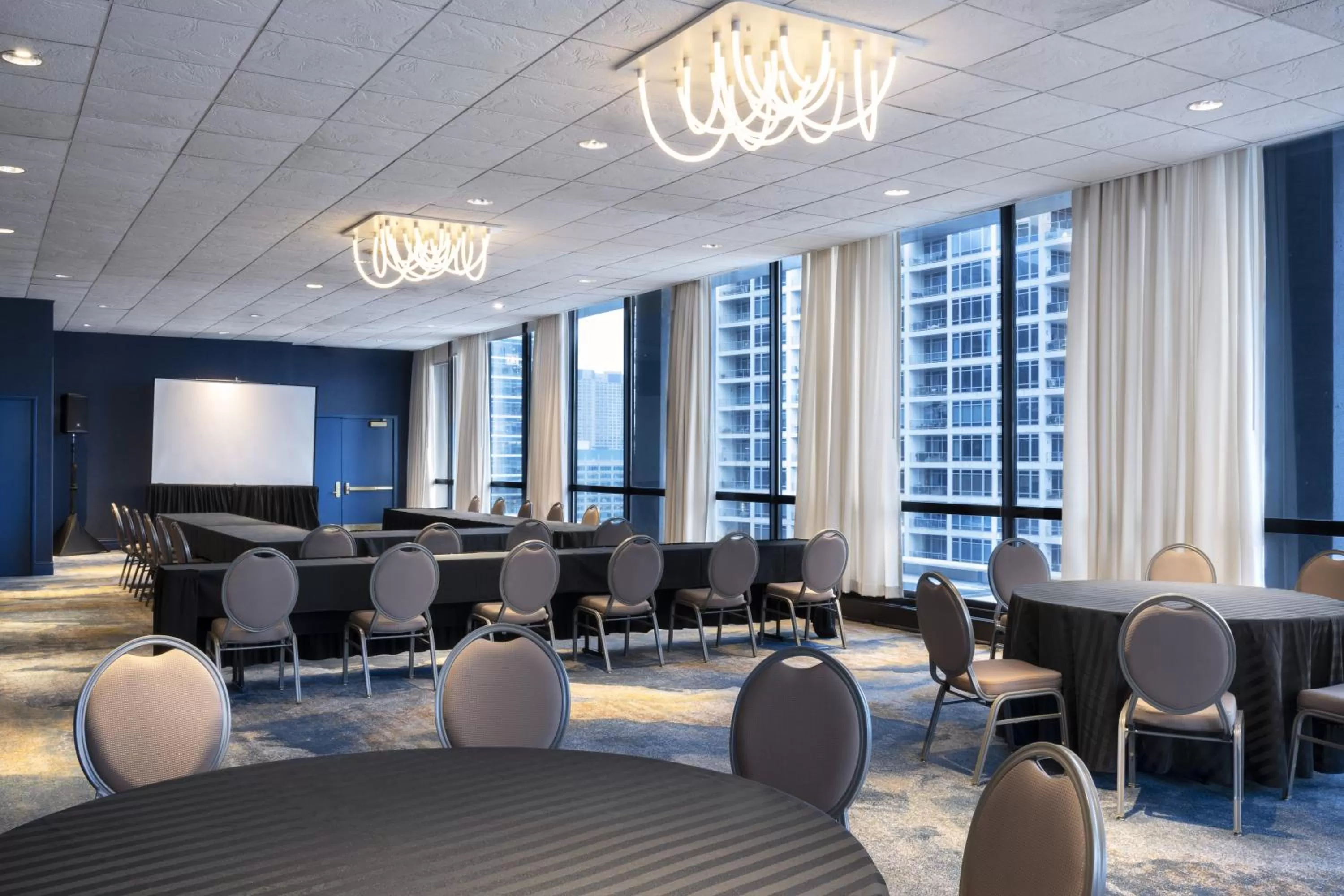 Meeting/conference room in voco Chicago Downtown - Riverwalk by IHG