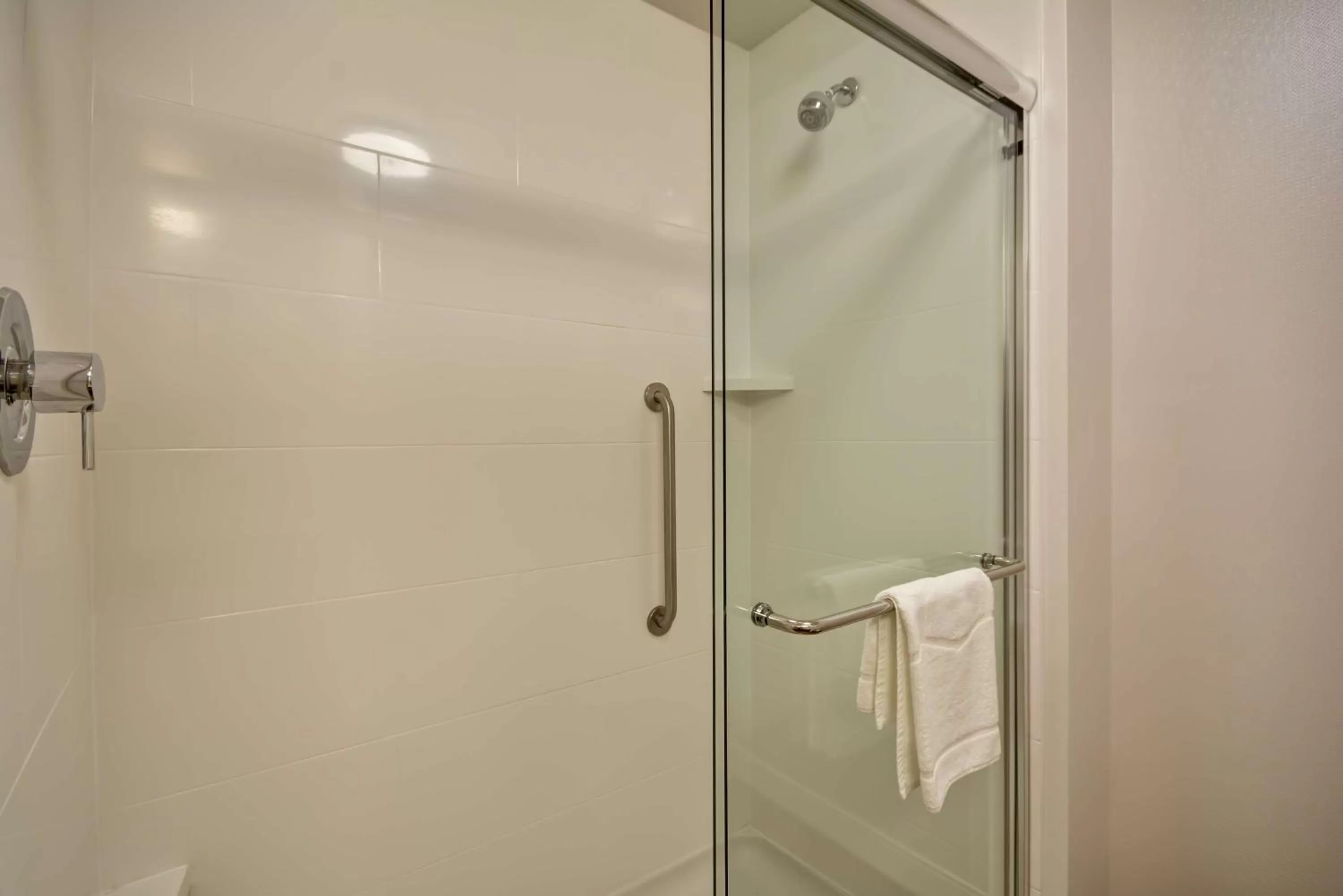 Bathroom in Hampton Inn & Suites Charleston Airport