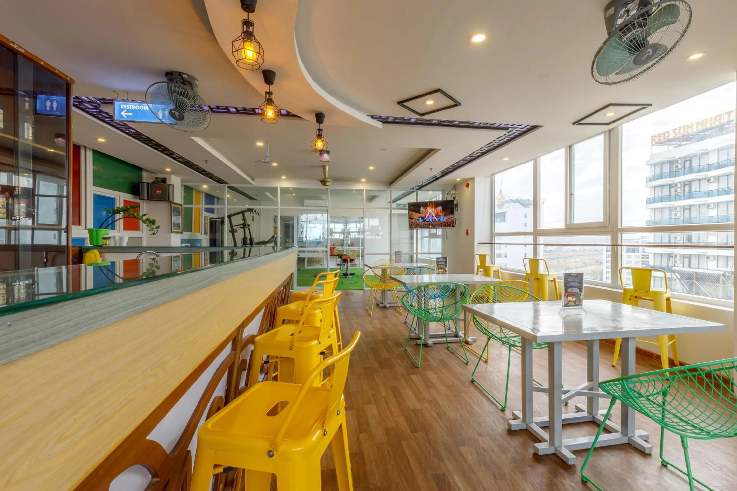 Restaurant/places to eat in Paris Luxury Hotel & Apartment Nha Trang