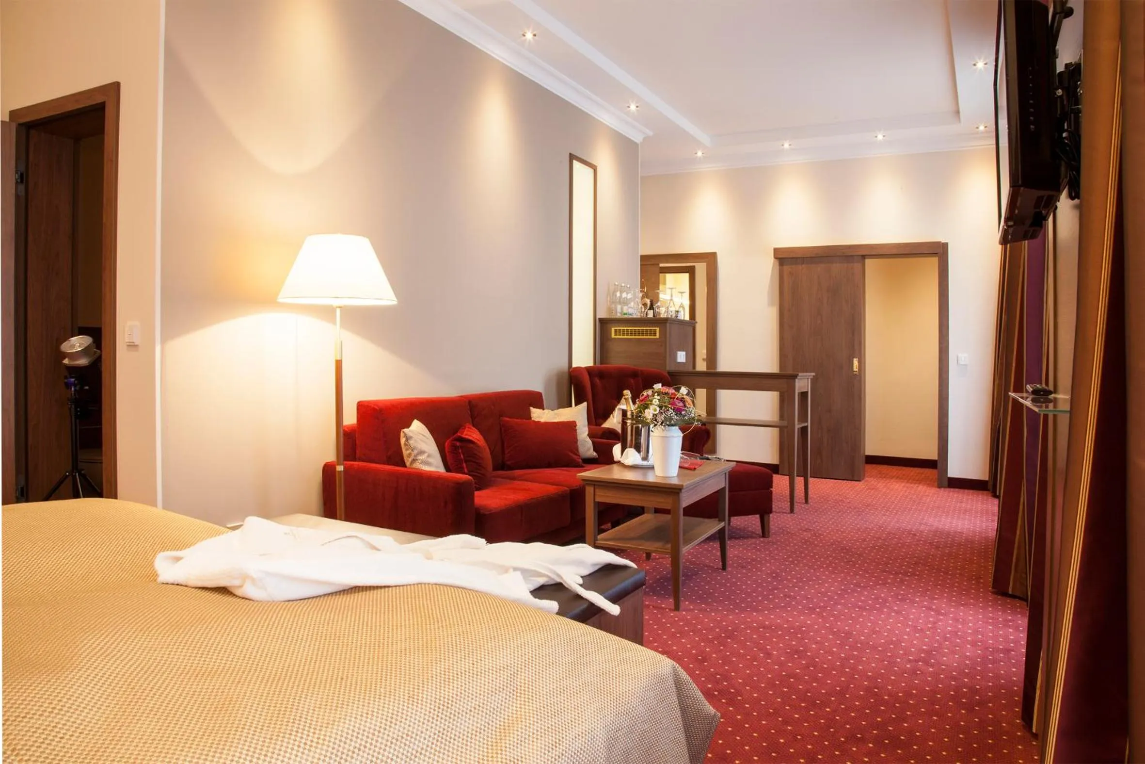 Photo of the whole room, Bed in Kaiserhof Victoria