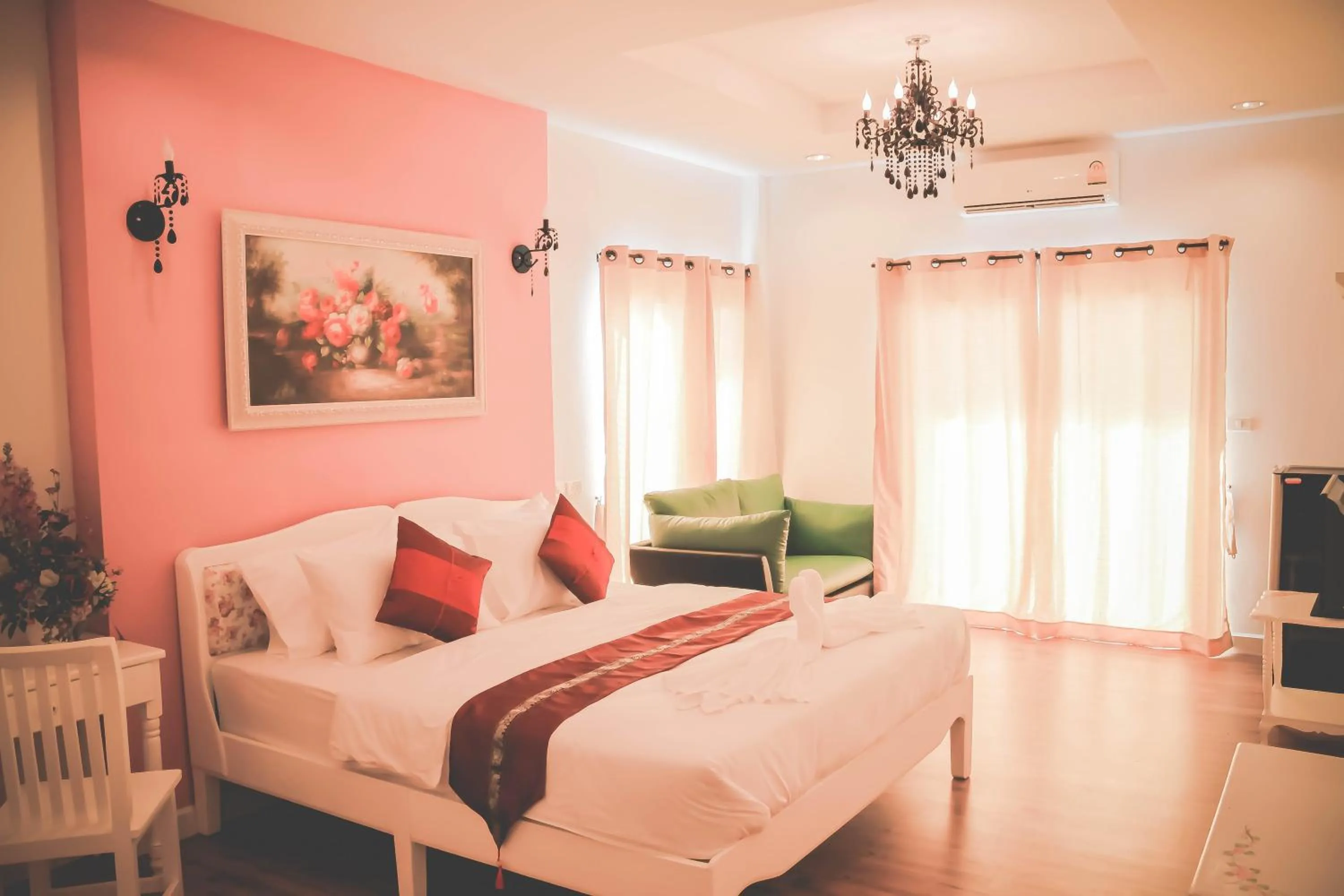 Photo of the whole room, Bed in Jasmine Chiangmai Boutique Hotel