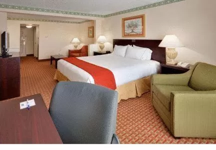 Photo of the whole room, Bed in Holiday Inn Express Hotel & Suites Easton by IHG