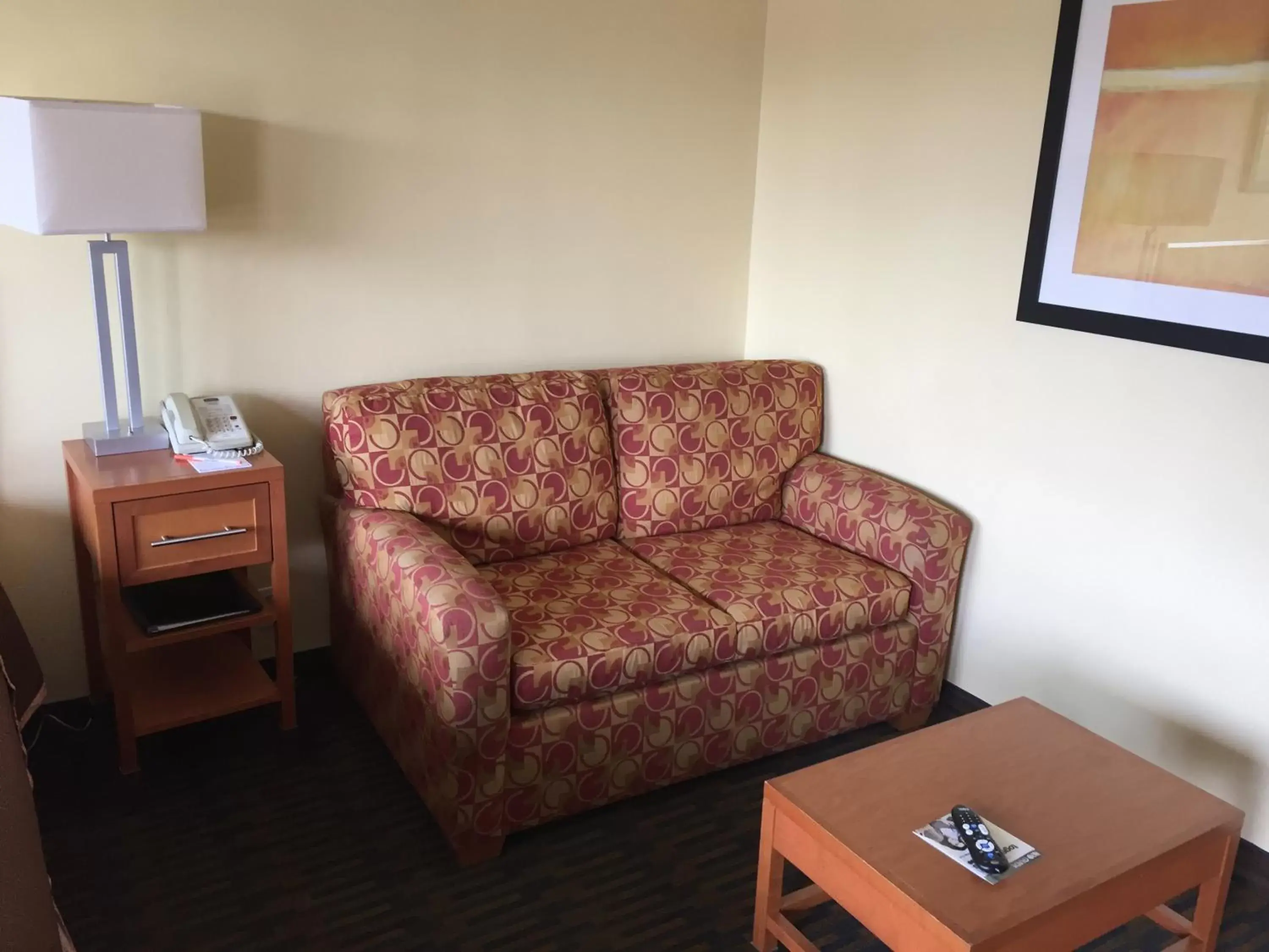 Business King Room with Sofa bed- Non-Smoking in Howard Johnson by Wyndham San Diego Sea World Business King Room with Sofa bed- Non-Smoking in Howard Johnson by Wyndham San Diego Sea World