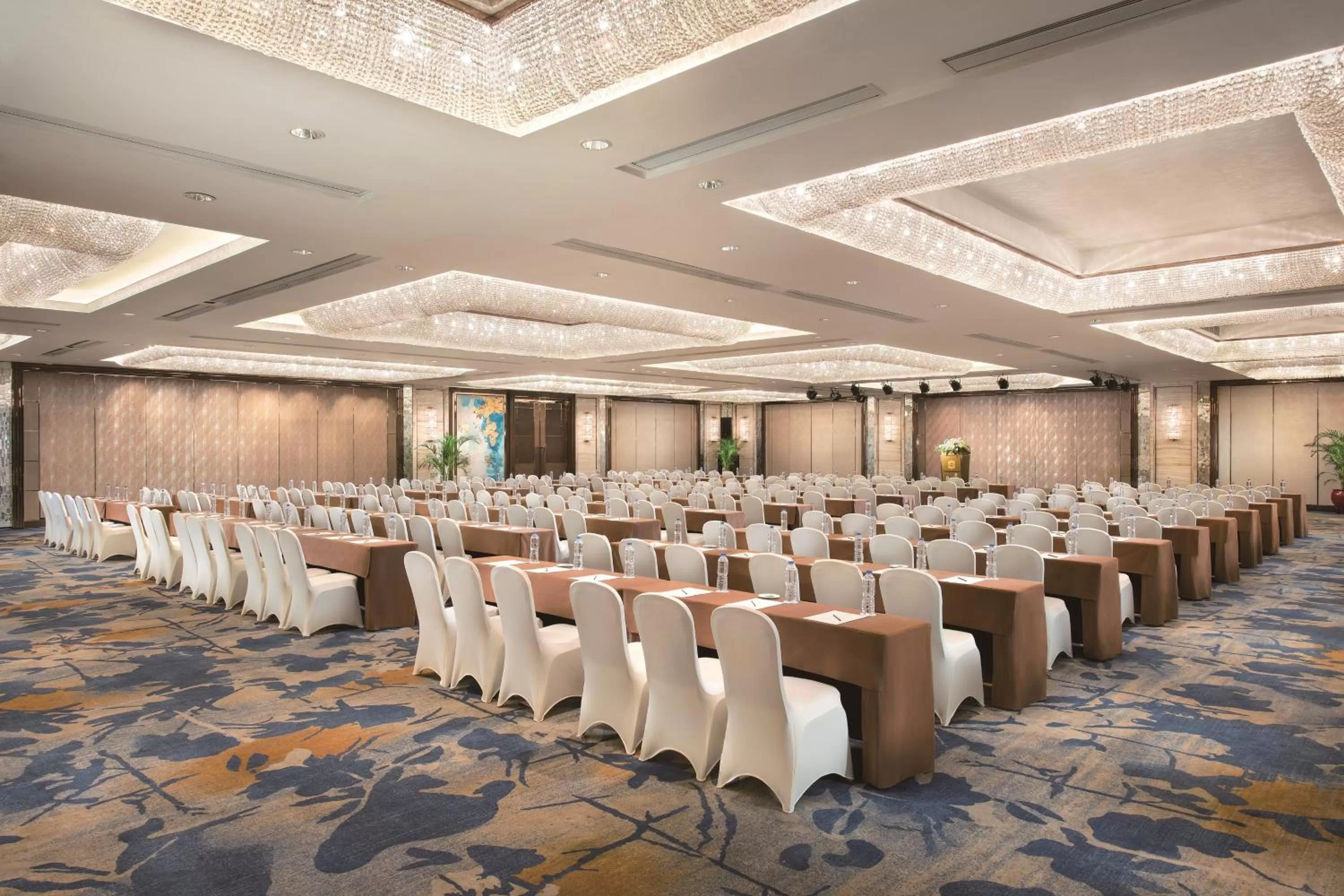 Meeting/conference room in Shangri-La Shenzhen - Nearby Luohu Border, Outdoor Swimming Pool
