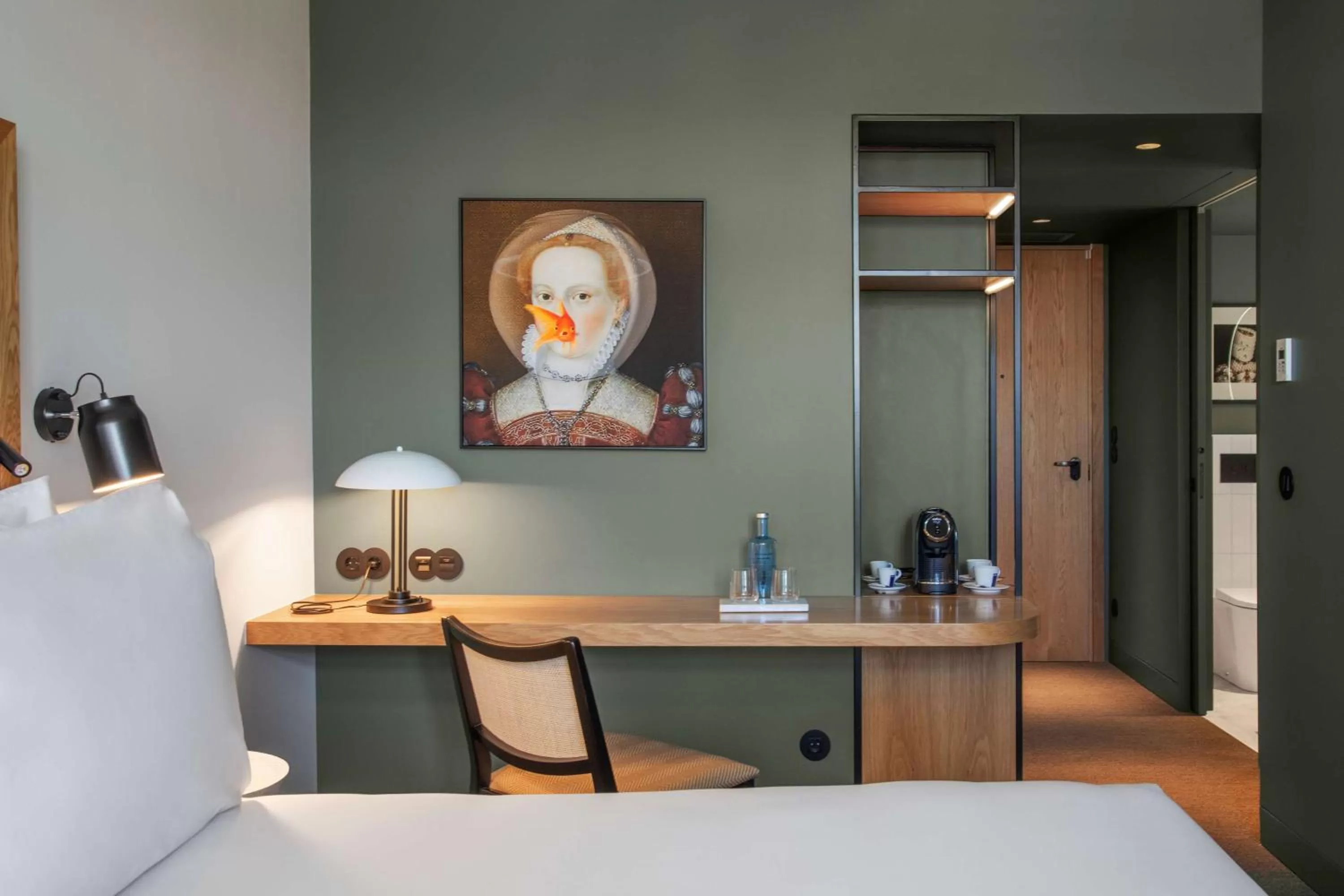 Bedroom, Bed in Se Catedral Hotel Porto, Tapestry Collection By Hilton