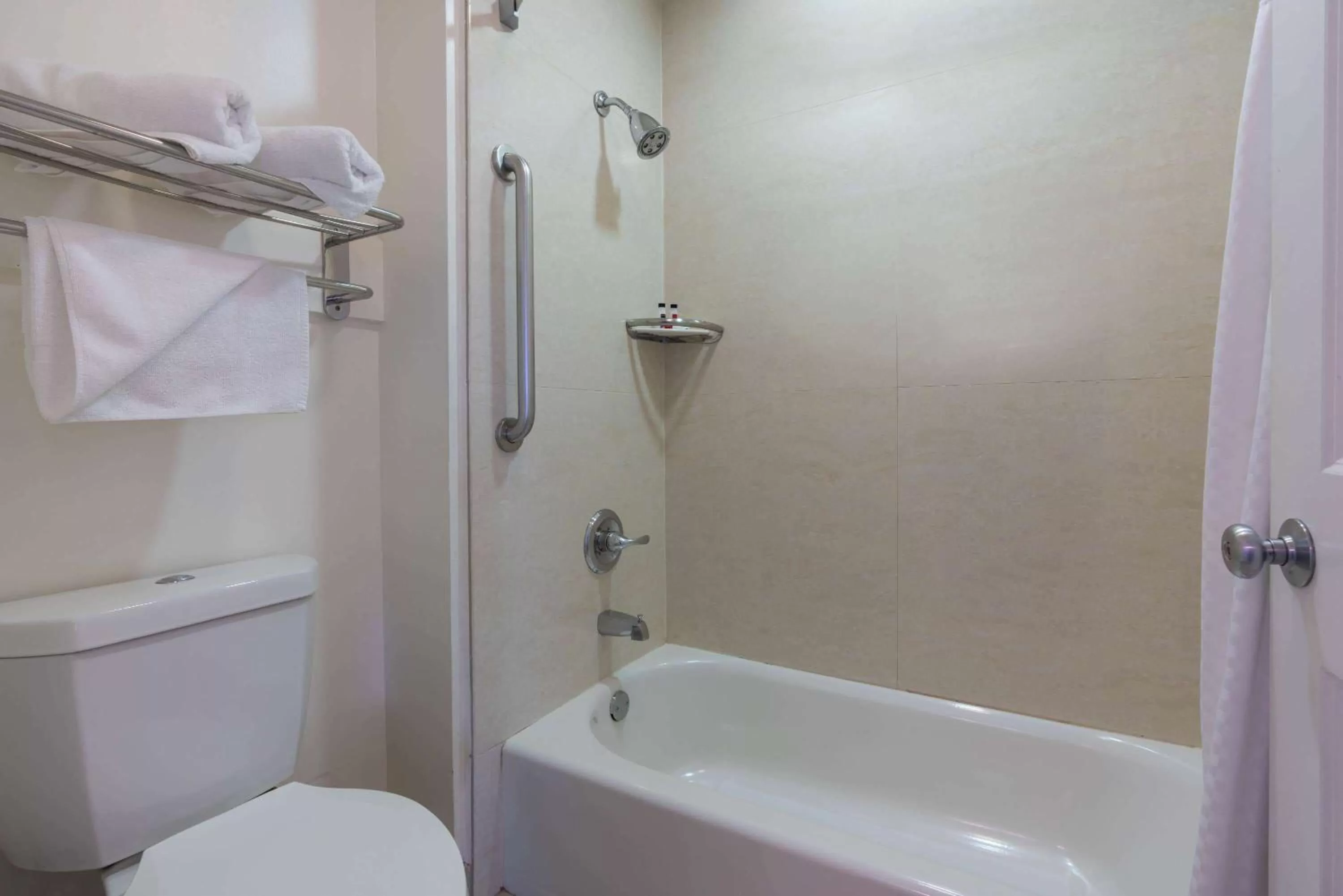 Bathroom in Super 8 by Wyndham San Bruno /SF Intl Arpt West