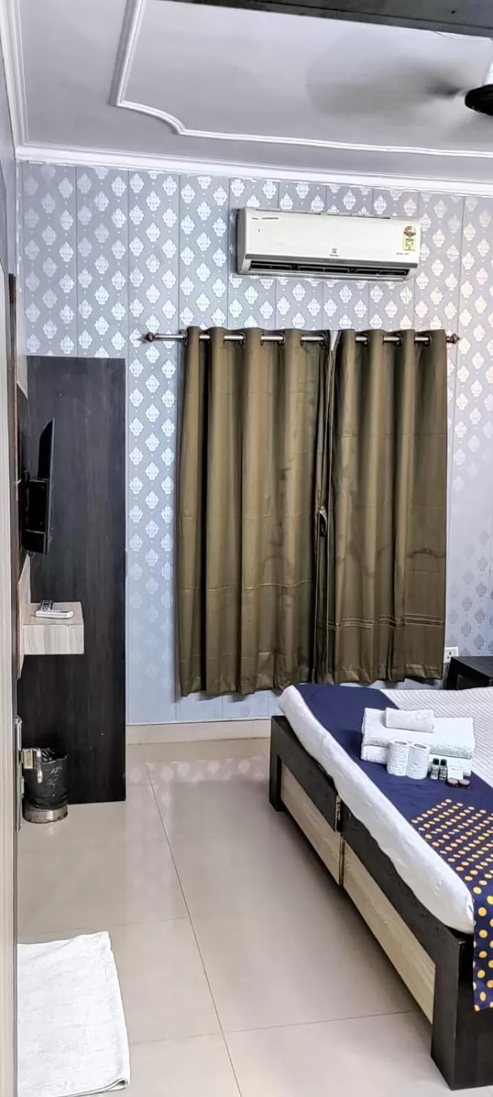 Photo of the whole room, Bed in Hotel Taj Stay Agra