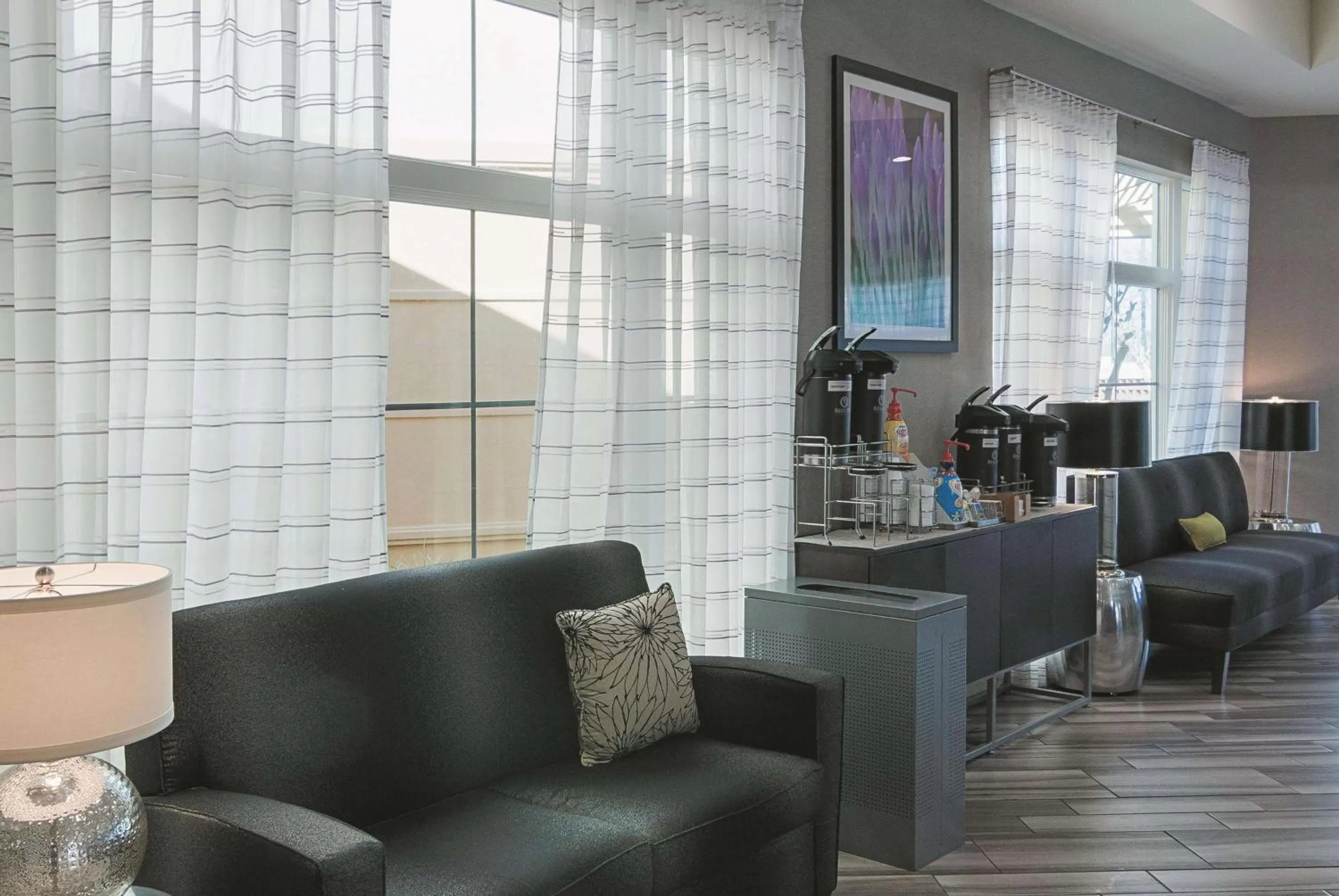 Lobby or reception in La Quinta by Wyndham Orlando Airport North - Free Airport Shuttle!