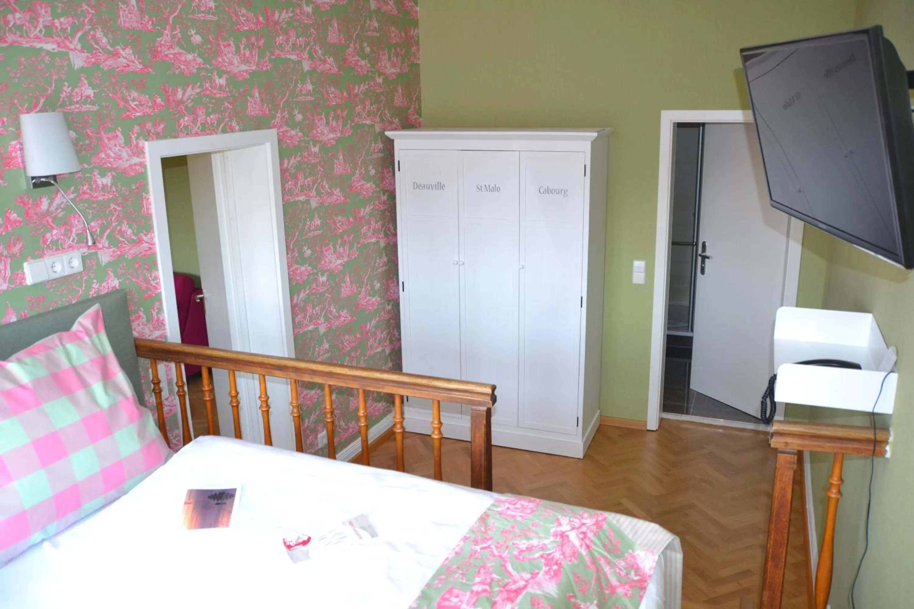 Photo of the whole room, Bed in Romantik Hotel Barbarossa