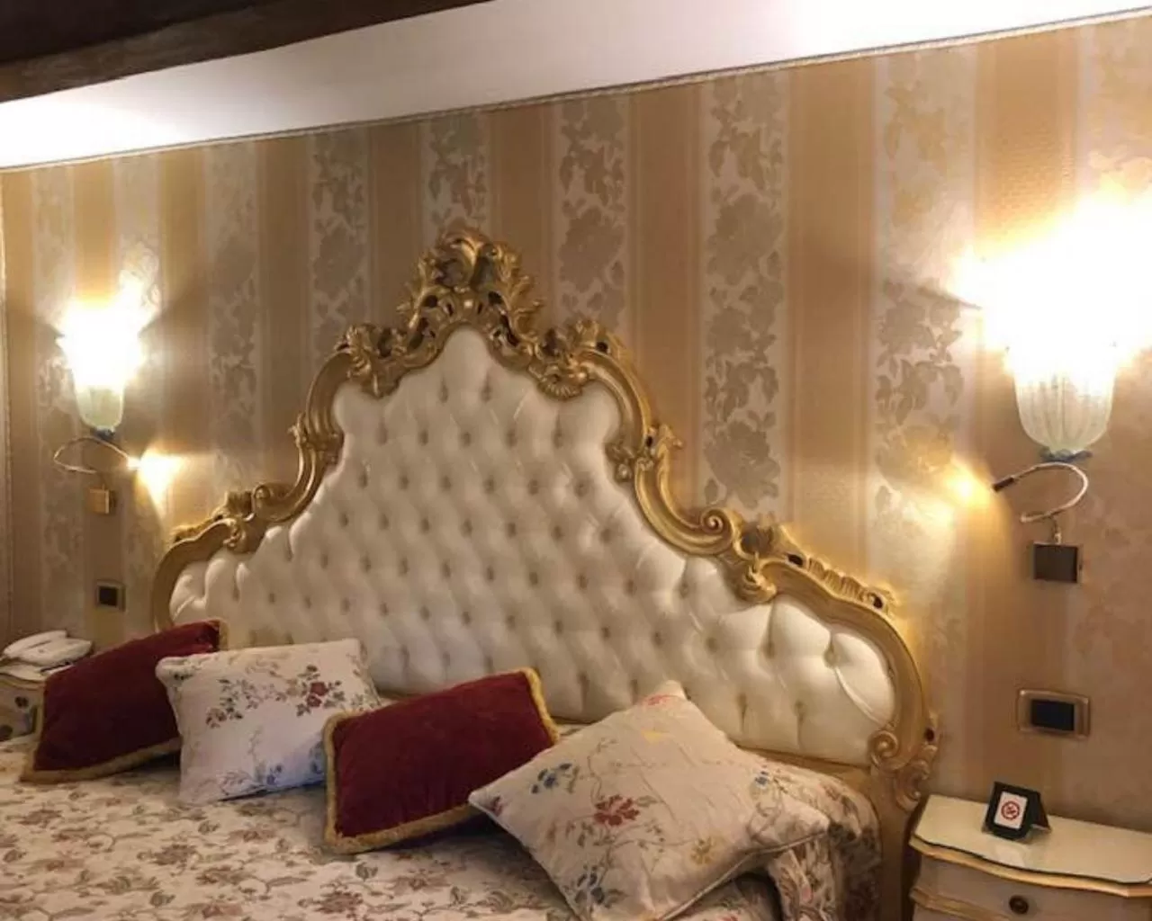 Shower in Hotel San Zaccaria