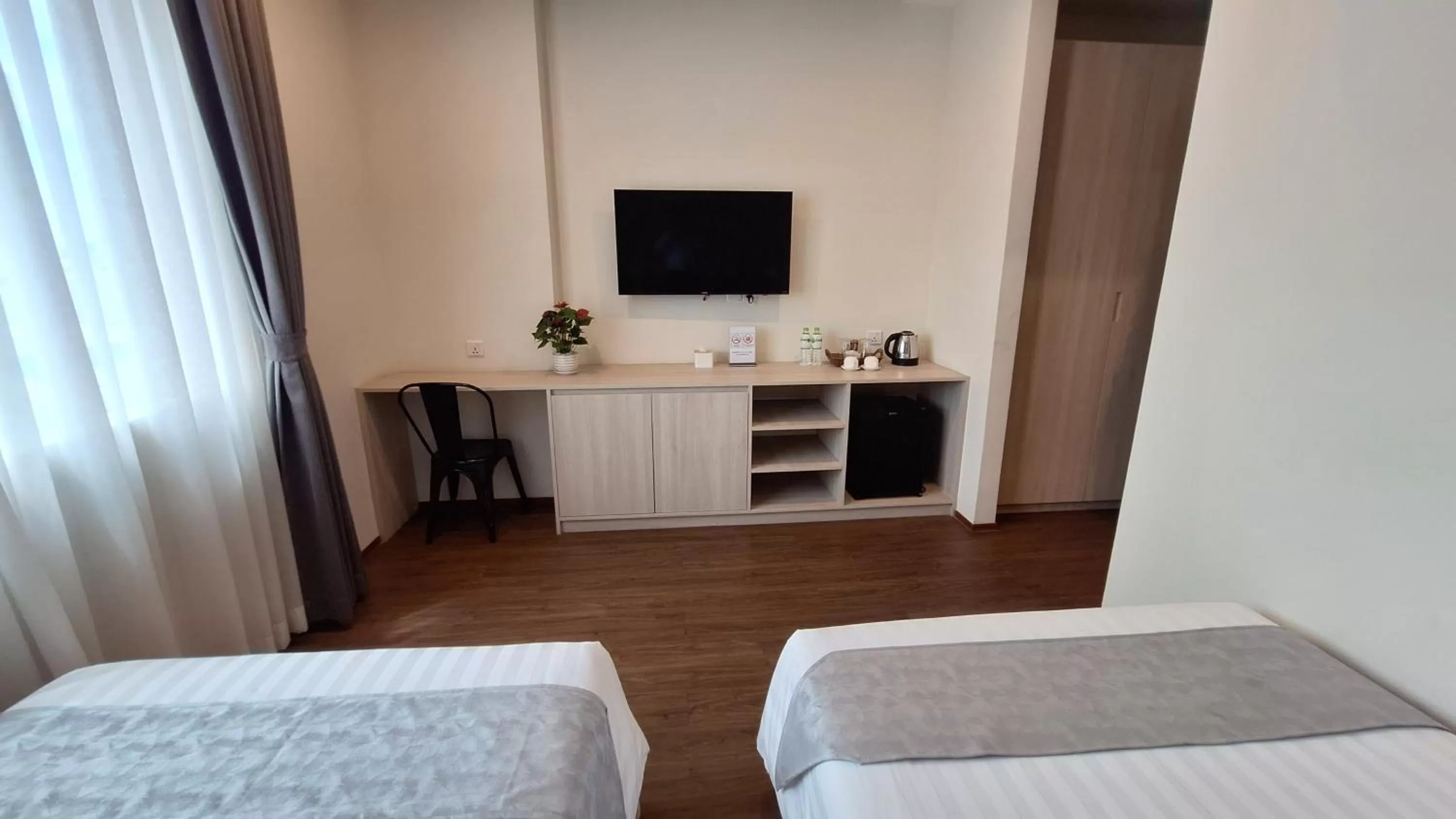 Bedroom, Bed in Joli Hotel