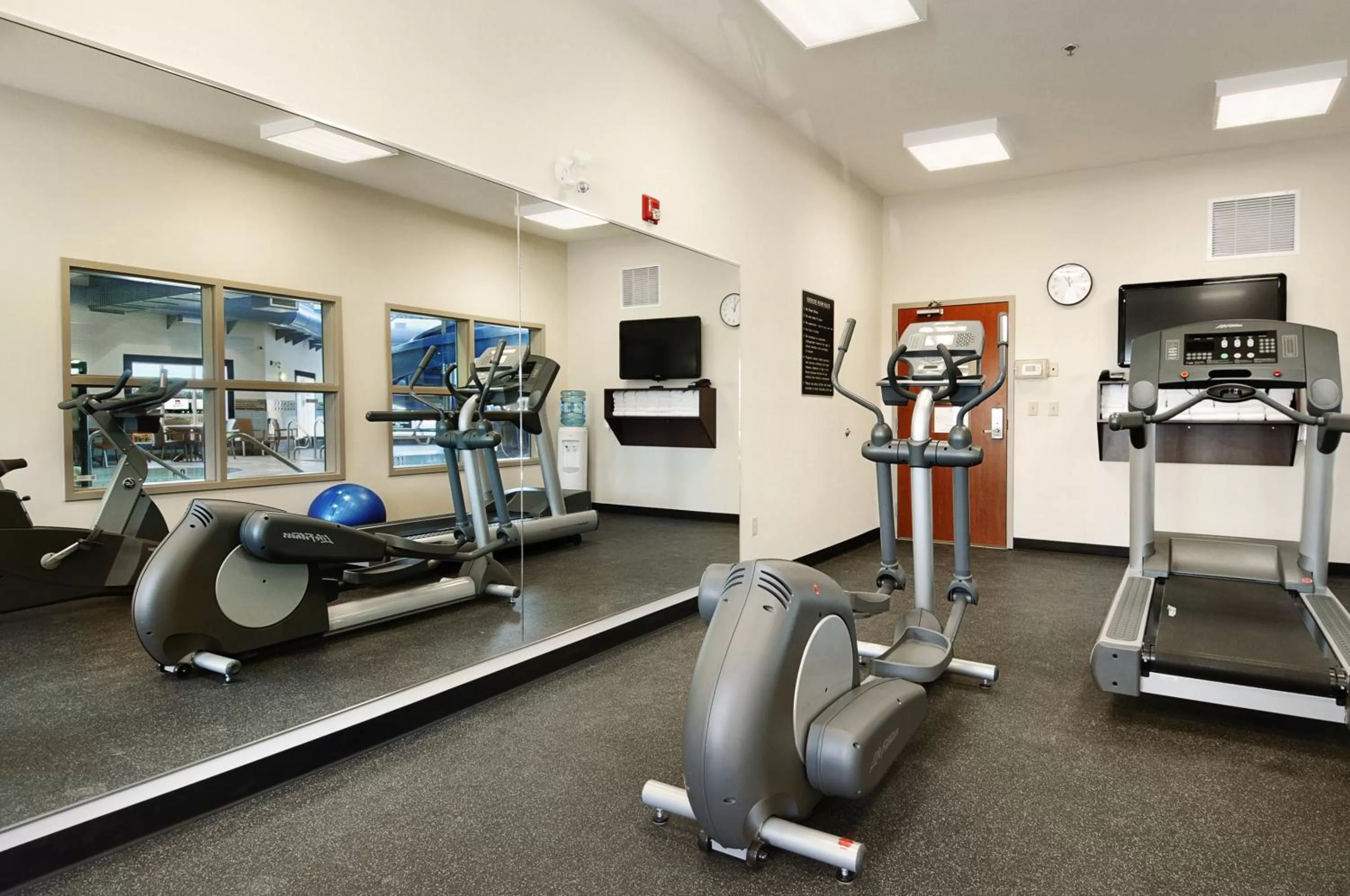 Fitness centre/facilities in Canalta Hotel Moosomin