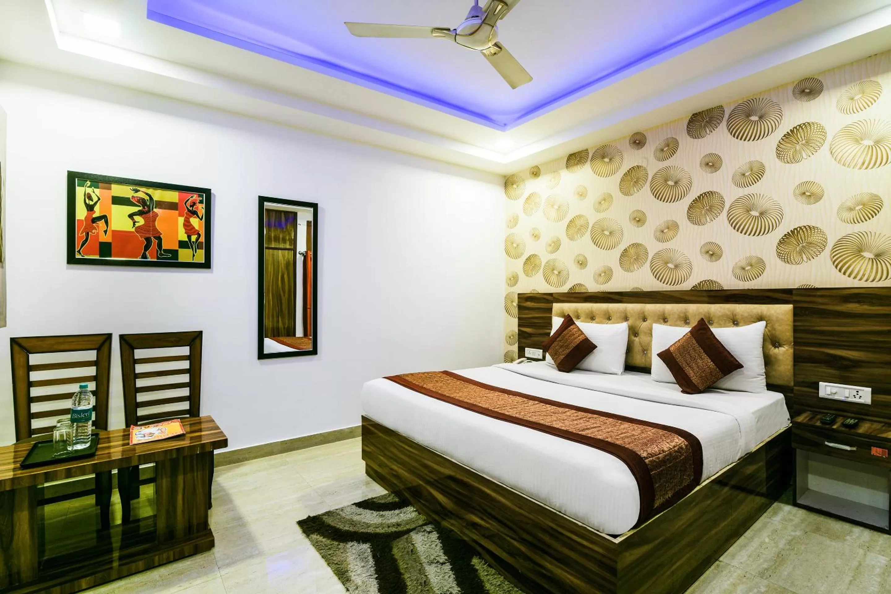 Bed in Hotel Pearl - Mahipalpur Delhi Airport