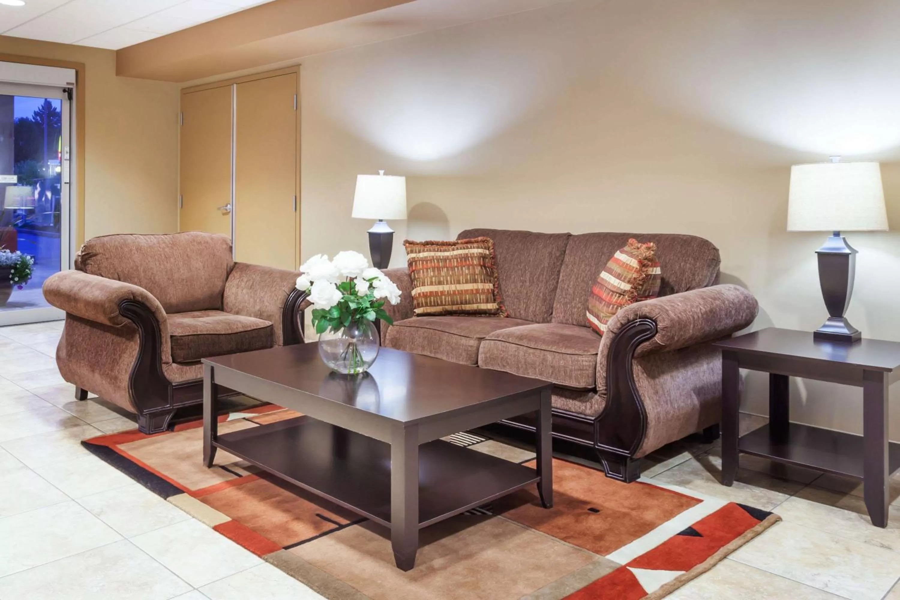 Lobby or reception in Super 8 by Wyndham Abbotsford BC