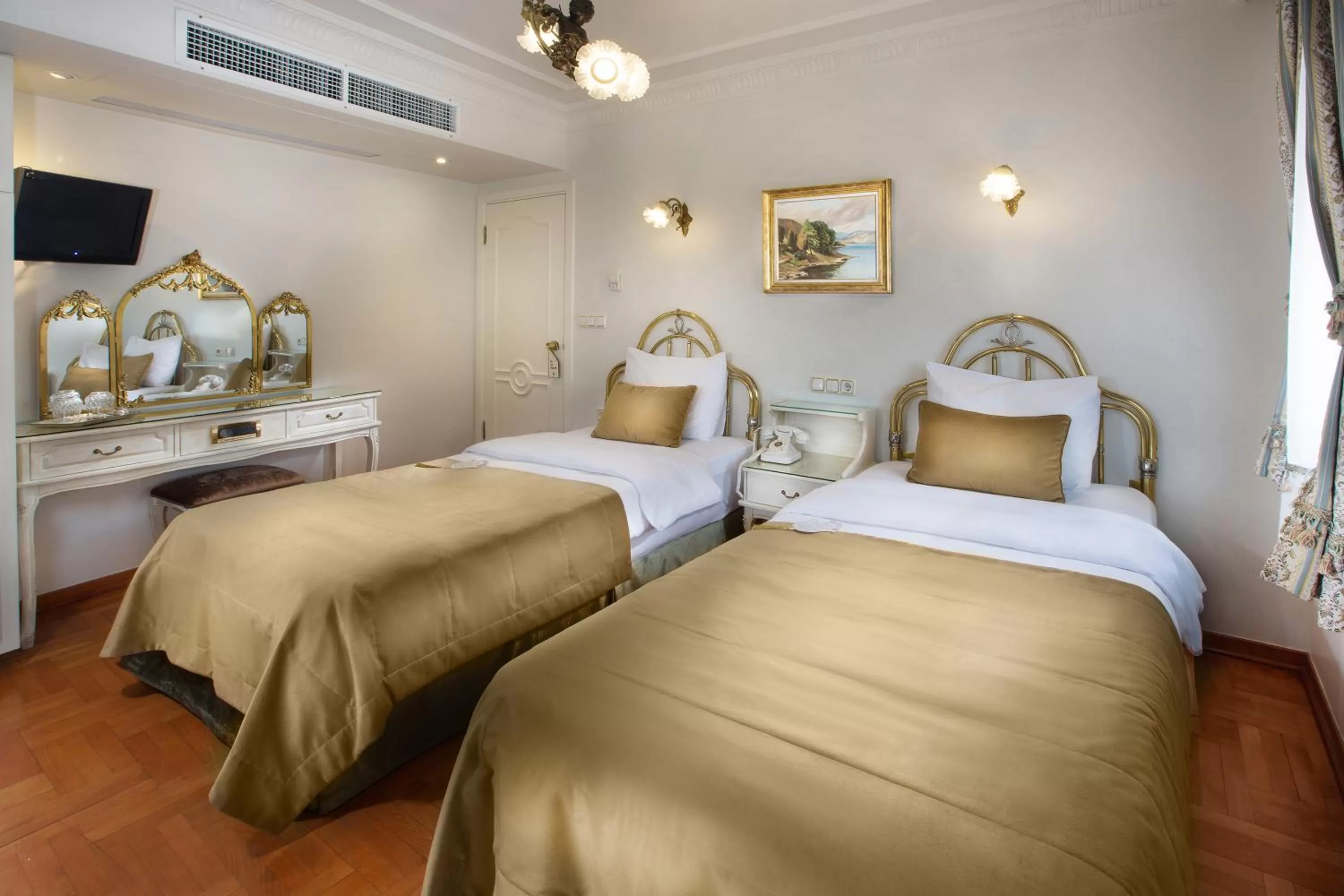 Bedroom, Bed in Valide Sultan Konagi