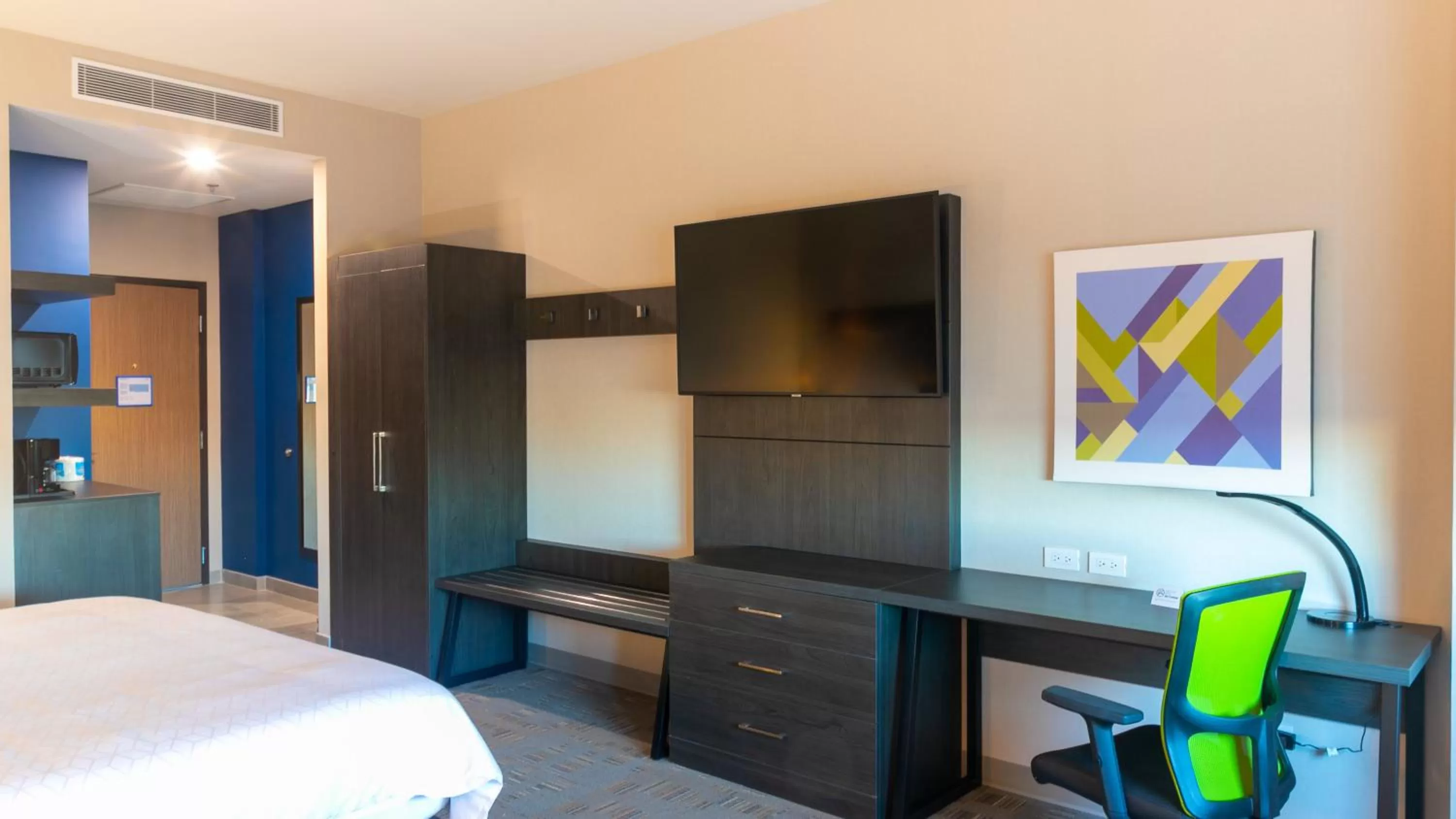Photo of the whole room, Bed in Holiday Inn Express & Suites - Tijuana Otay by IHG