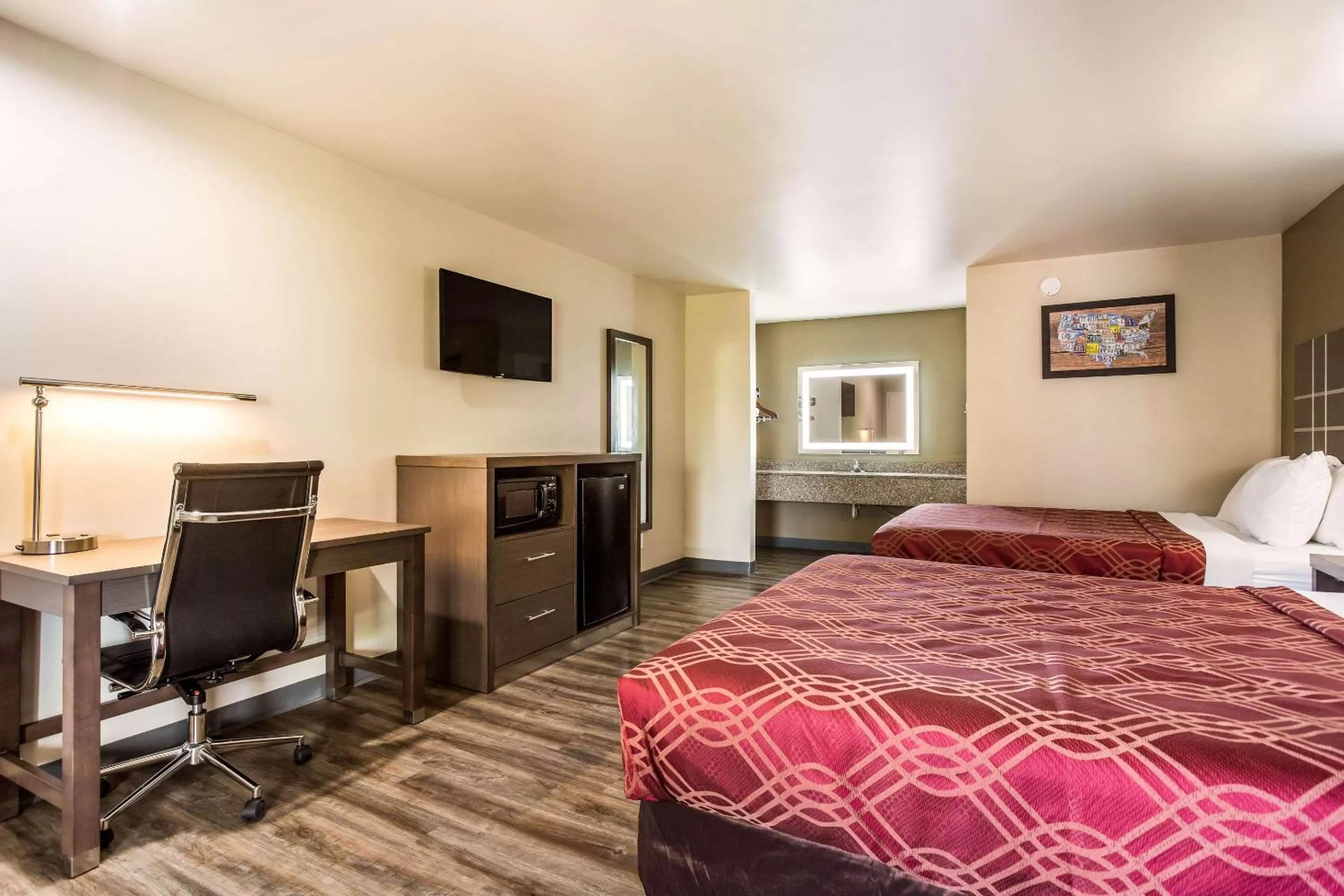 Photo of the whole room, Bed in Econo Lodge Inn & Suites Murfreesboro Shopping District