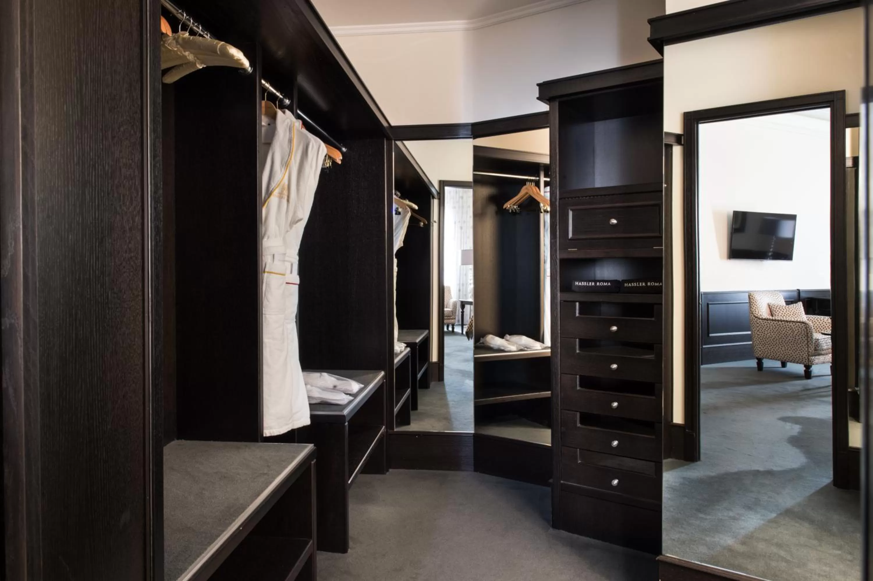 Area and facilities, Bed in Hassler Roma