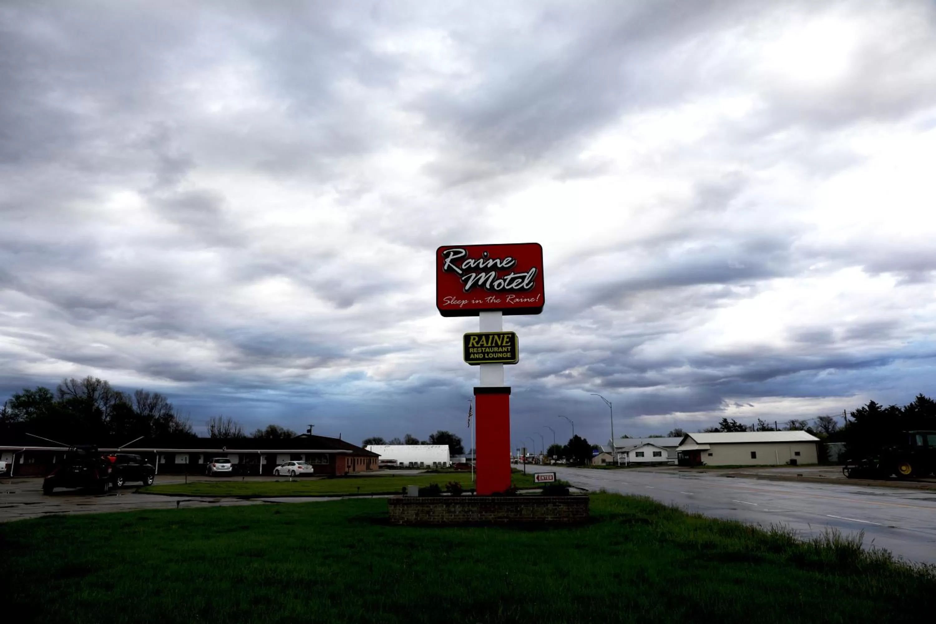 Logo/Certificate/Sign in Raine Motel