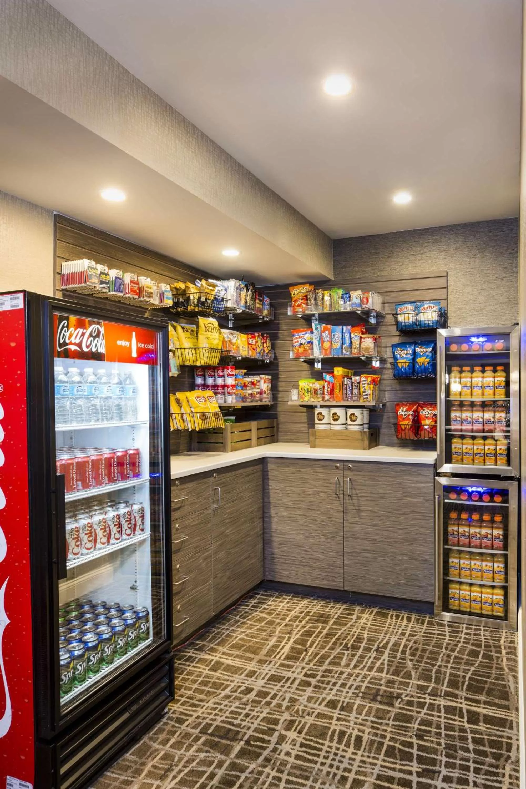 Restaurant/places to eat in Doubletree by Hilton Laurel, MD