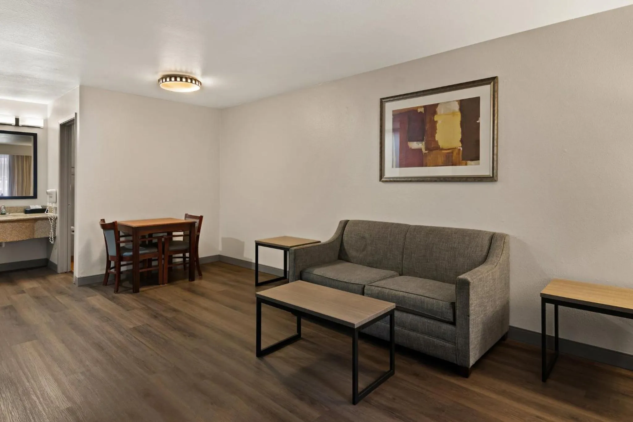 Photo of the whole room, Seating Area in Red Roof Inn & Suites Irving - DFW Airport South