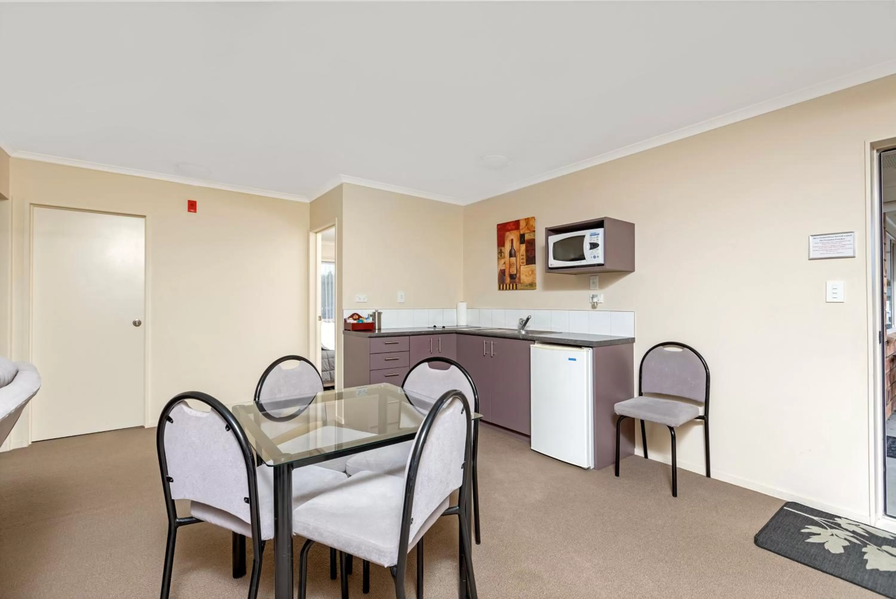 Kitchen or kitchenette in BK's Chardonnay Motor Lodge