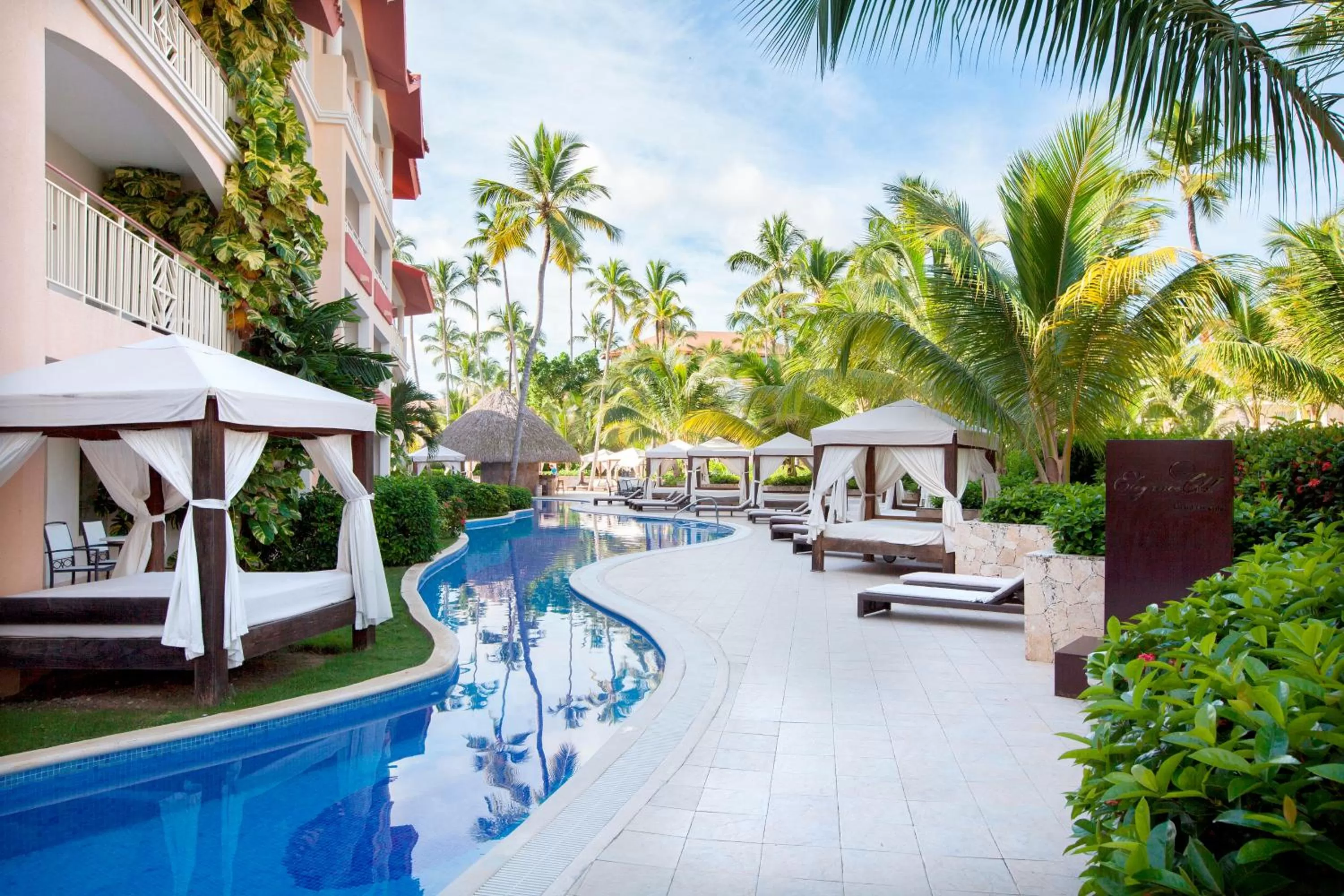Swimming pool in Majestic Elegance Punta Cana - All Inclusive