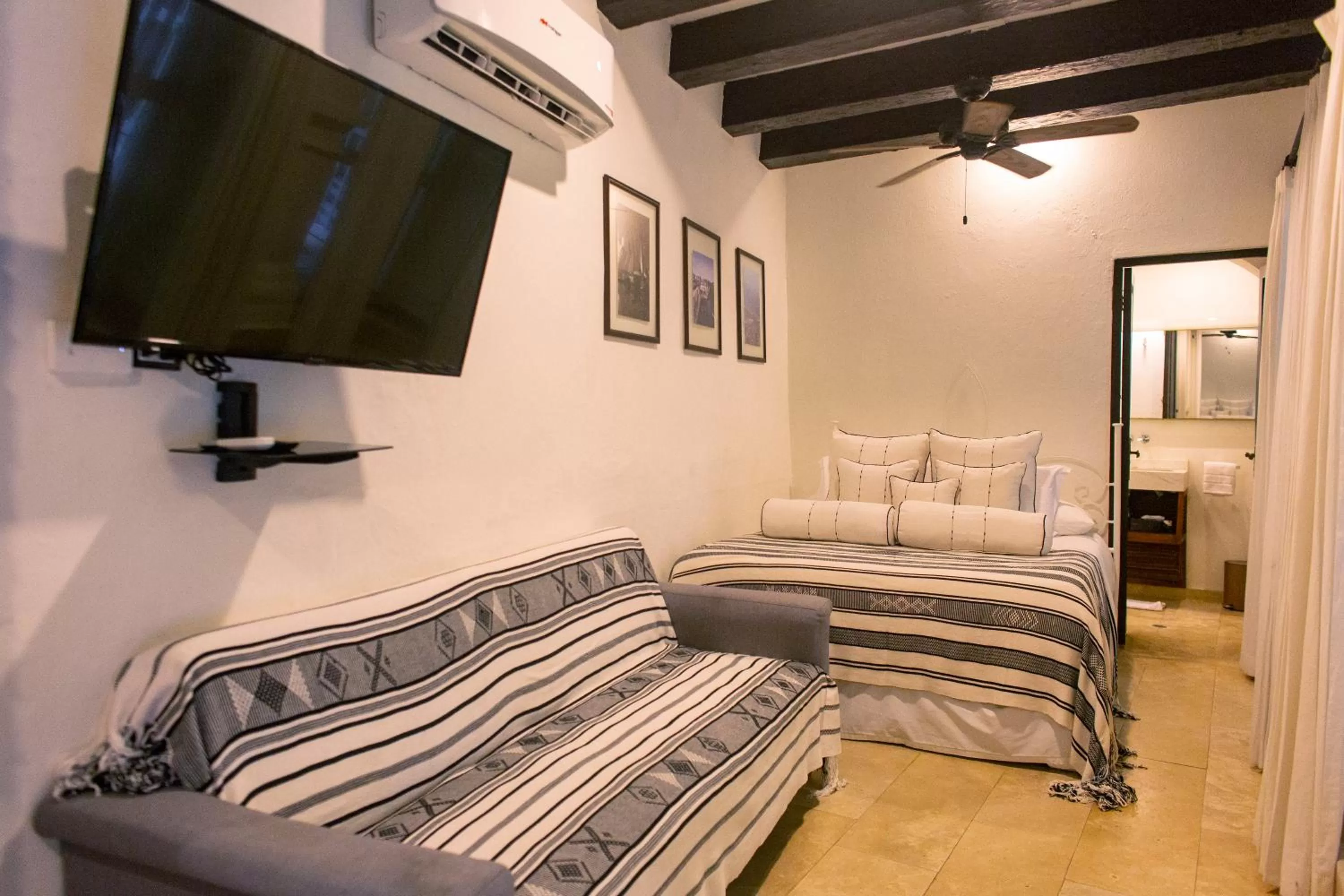 Small Double or Twin Room in Leones de Alba Hotel Boutique