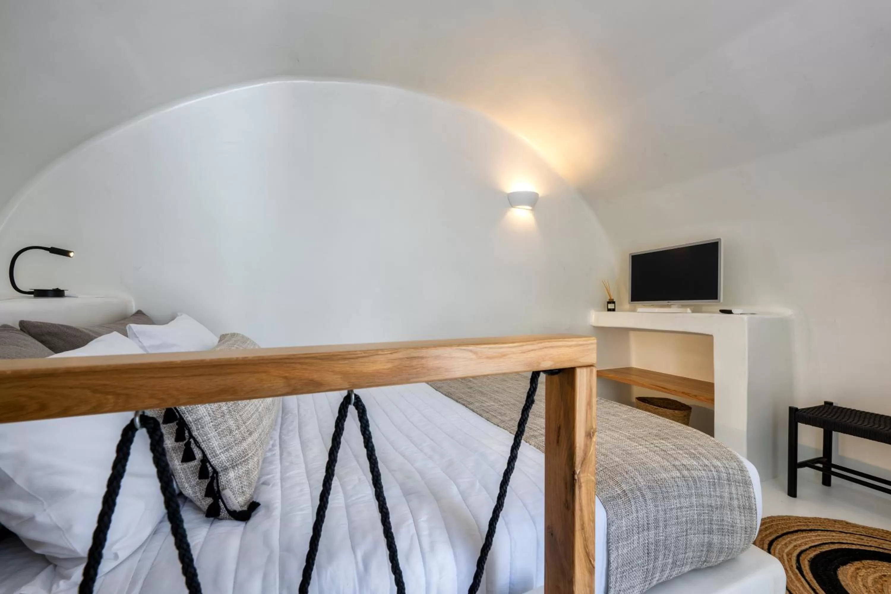 Bedroom, Bed in Hill Suites