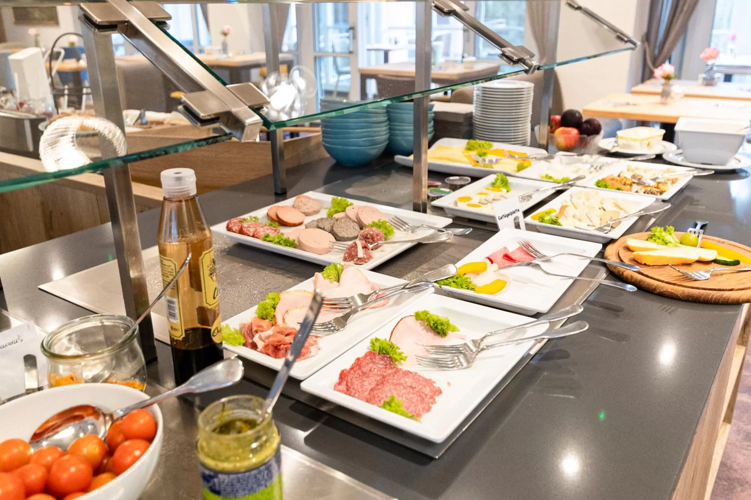 Buffet breakfast in Hotel Wehrburg