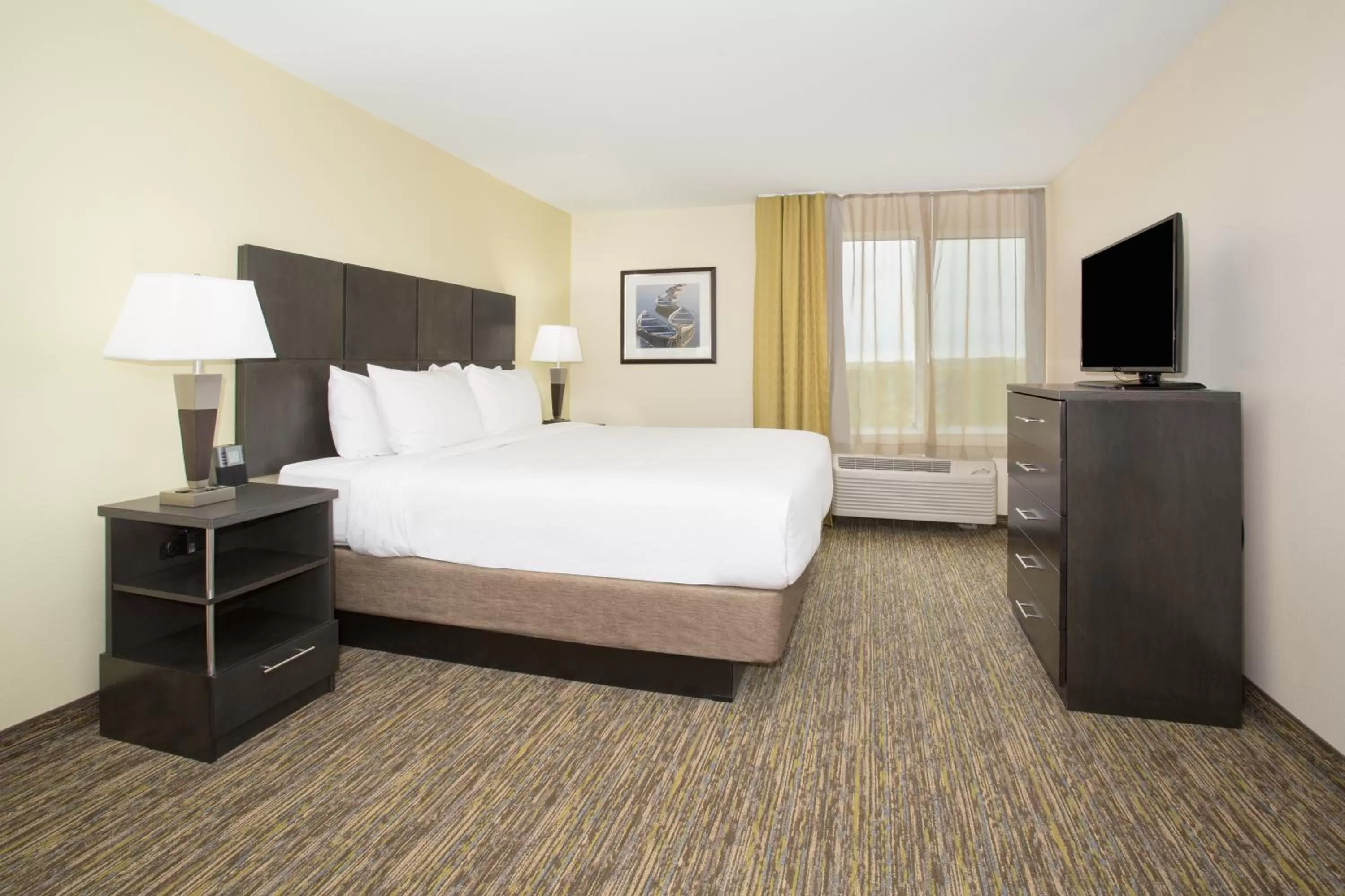Bedroom, Bed in Candlewood Suites Longmont - Boulder Area by IHG