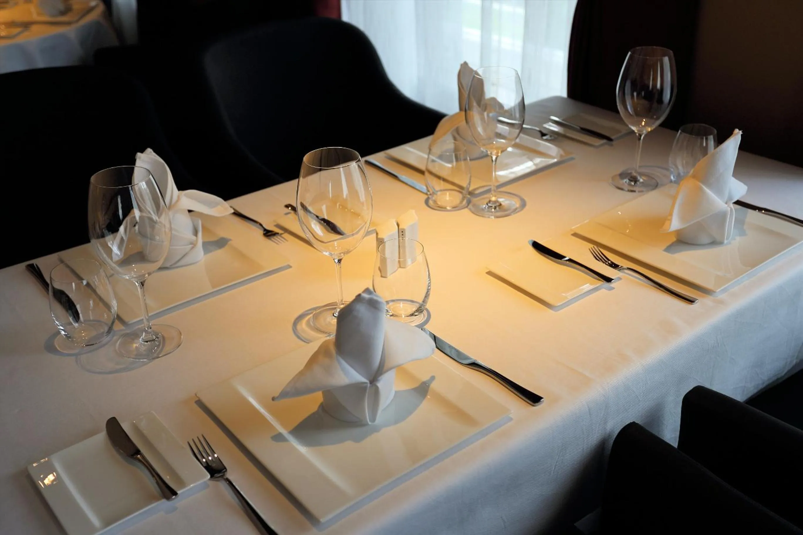 Restaurant/places to eat in Arunreas Hotel