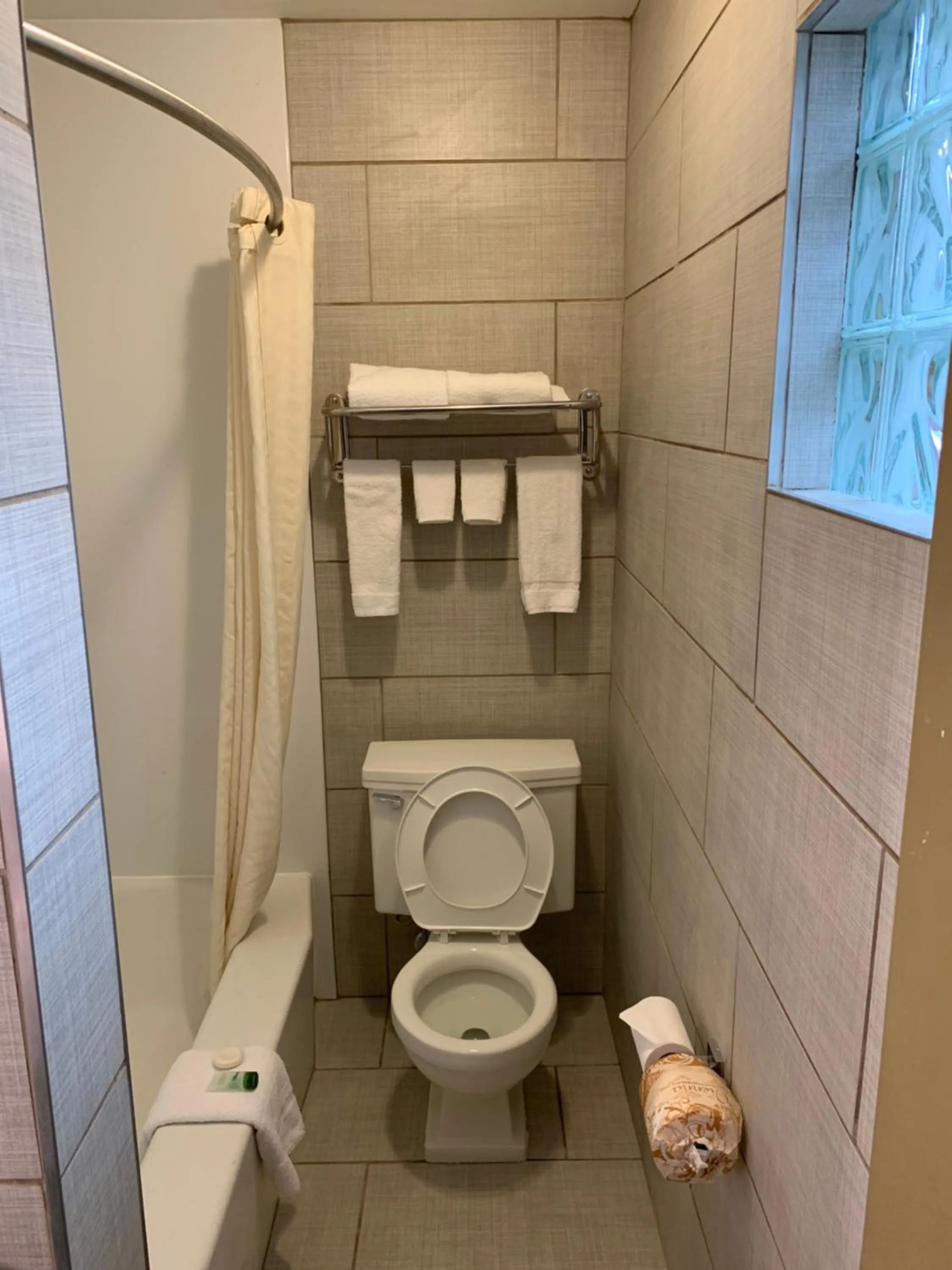 Bathroom in University Manor Inn