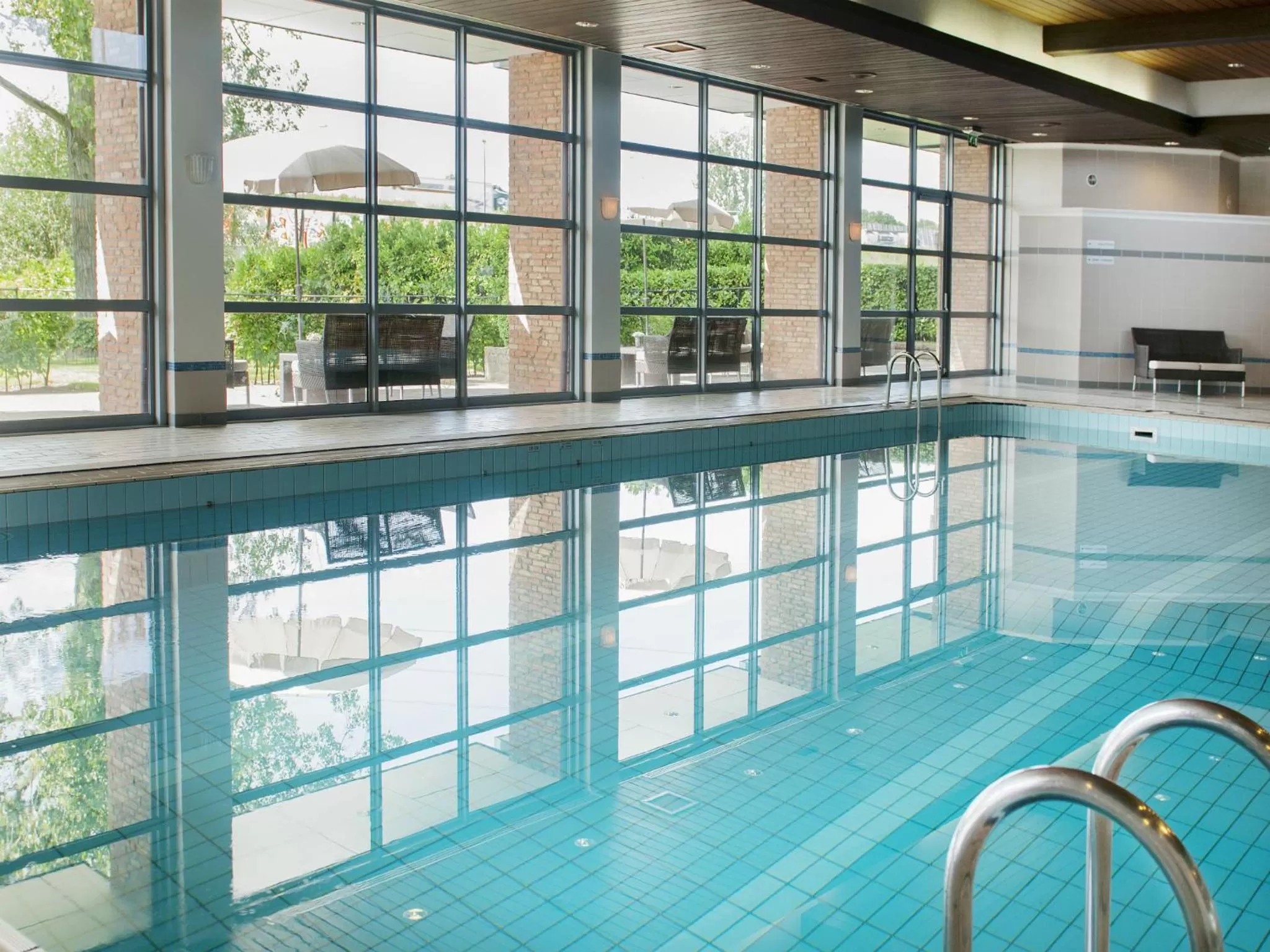 Swimming pool in Van der Valk Hotel Eindhoven