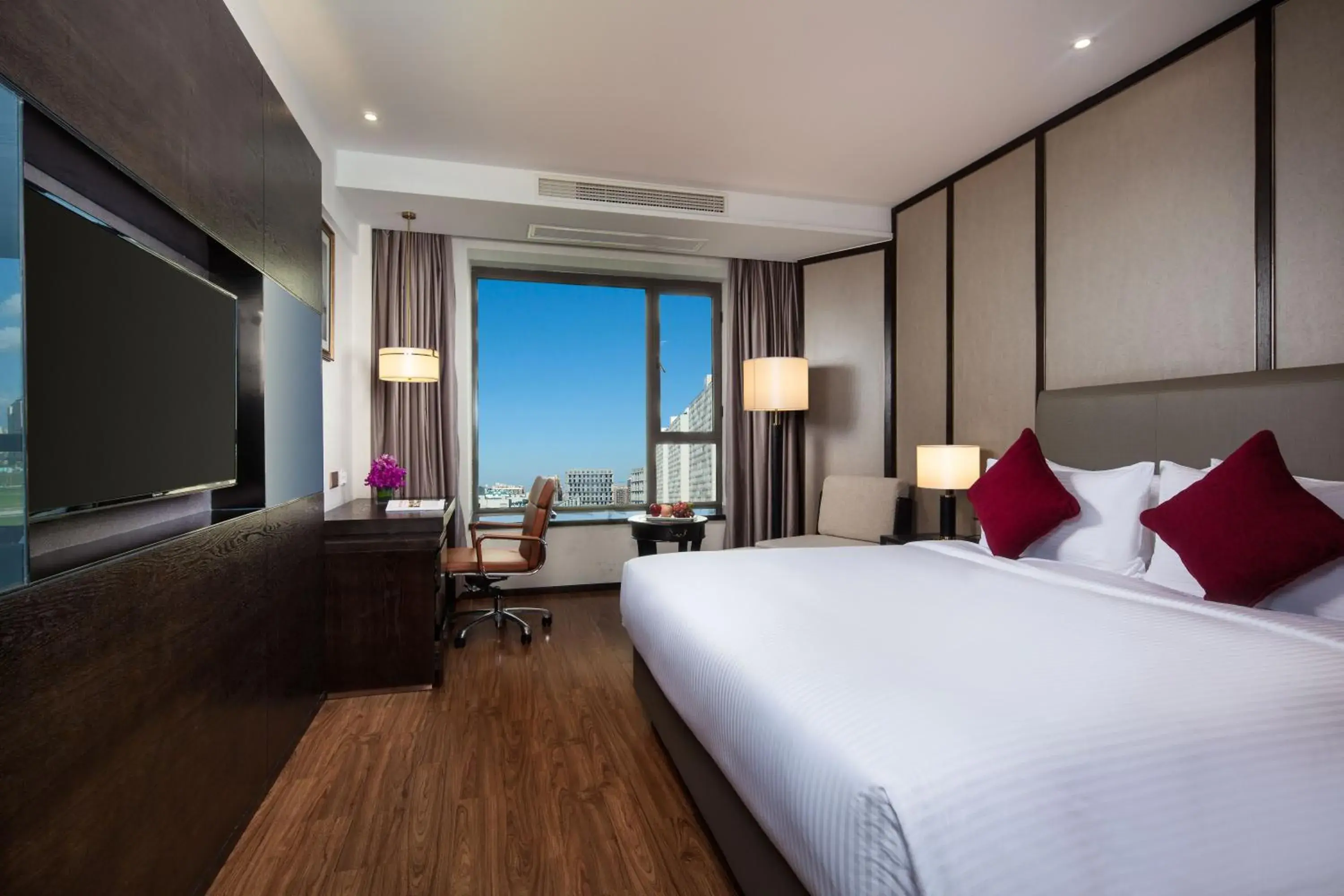 Business Room With King Or Twin Size Bed in Ramada Shanghai Songjiang Business Room With King Or Twin Size Bed in Ramada Shanghai Songjiang