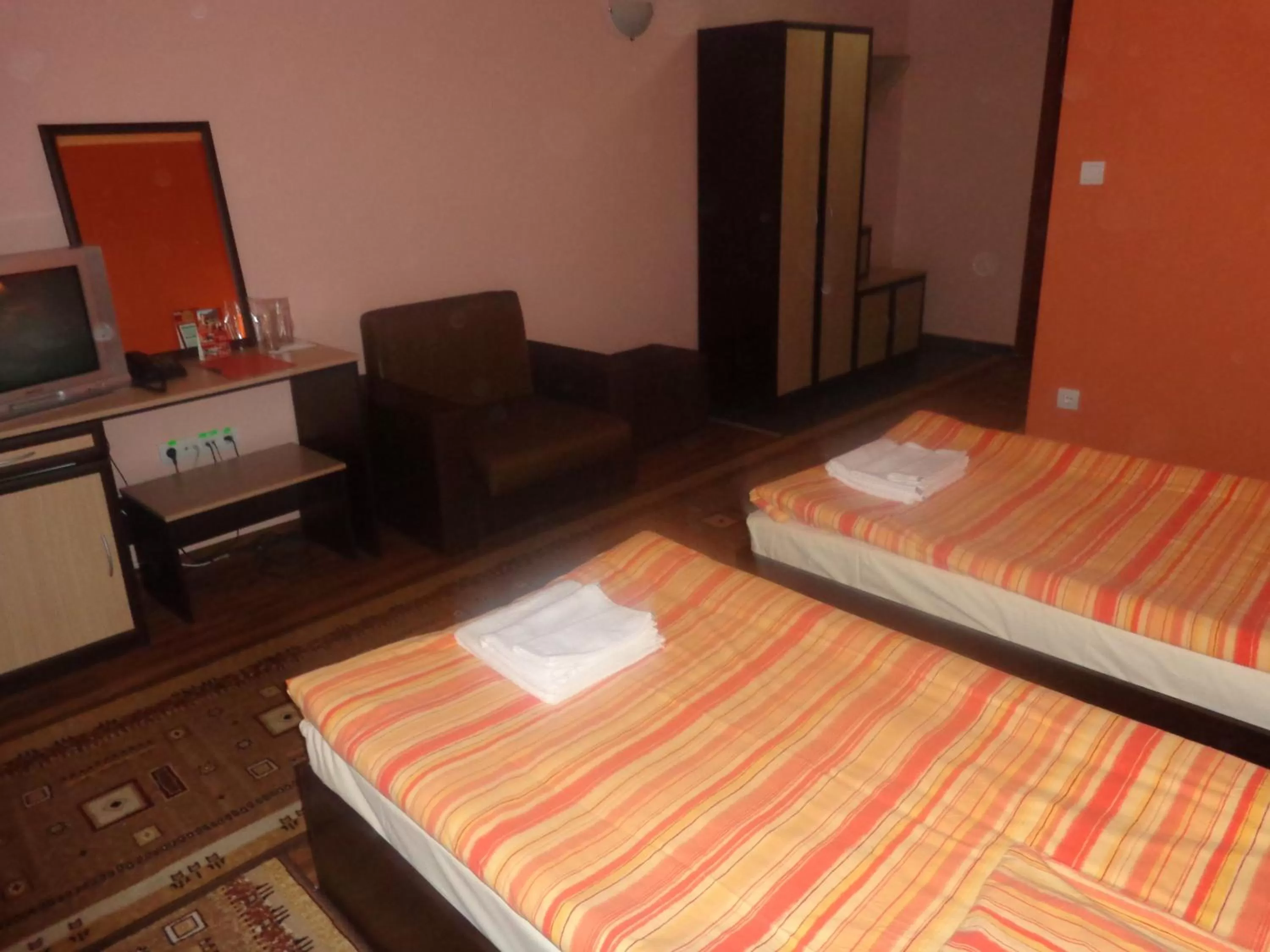 Bedroom, Bed in Kestenite Family Hotel