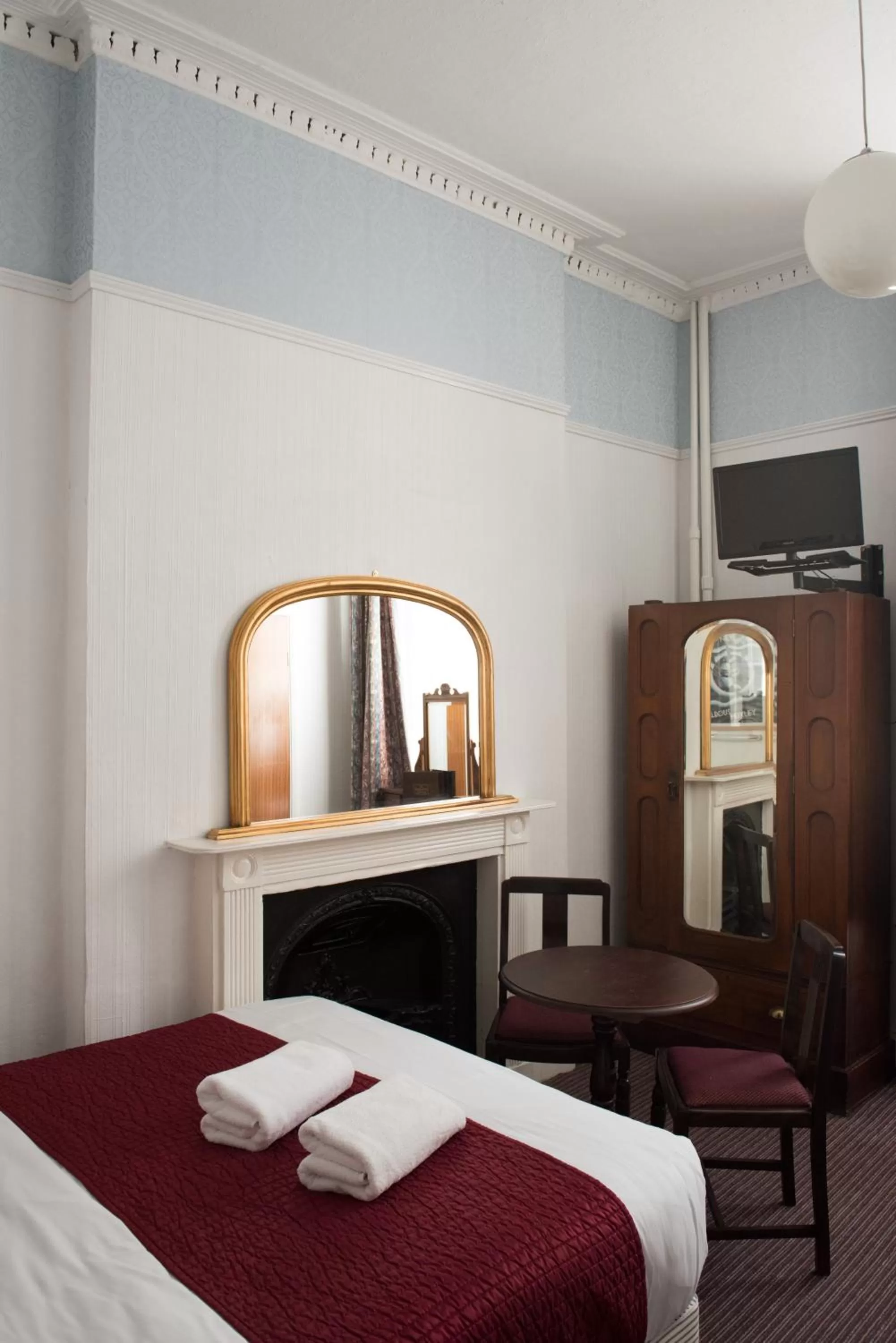 Bedroom, Bed in St Athans Hotel