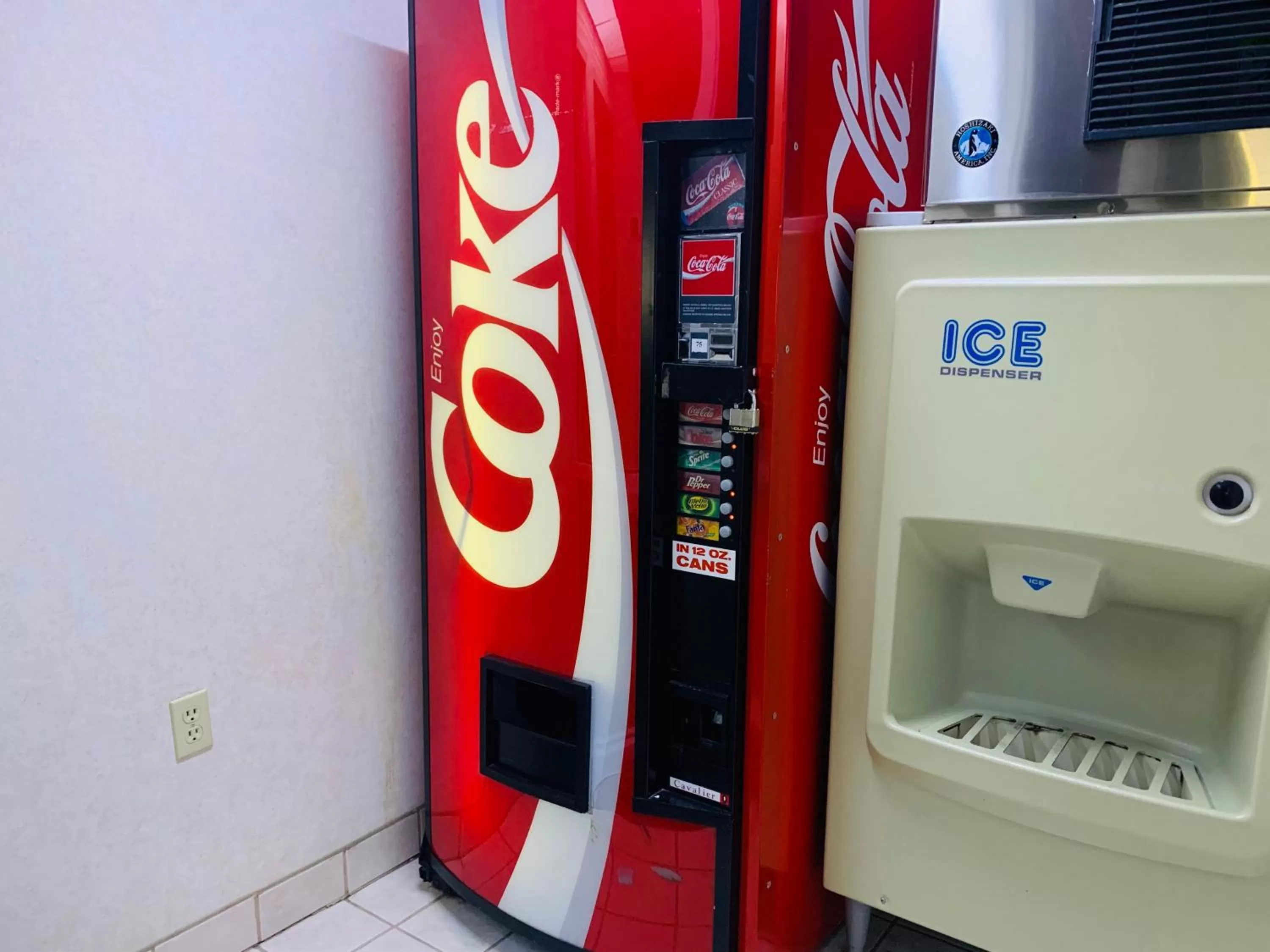 vending machine in Stay 2Night Chattanooga Hamilton Place