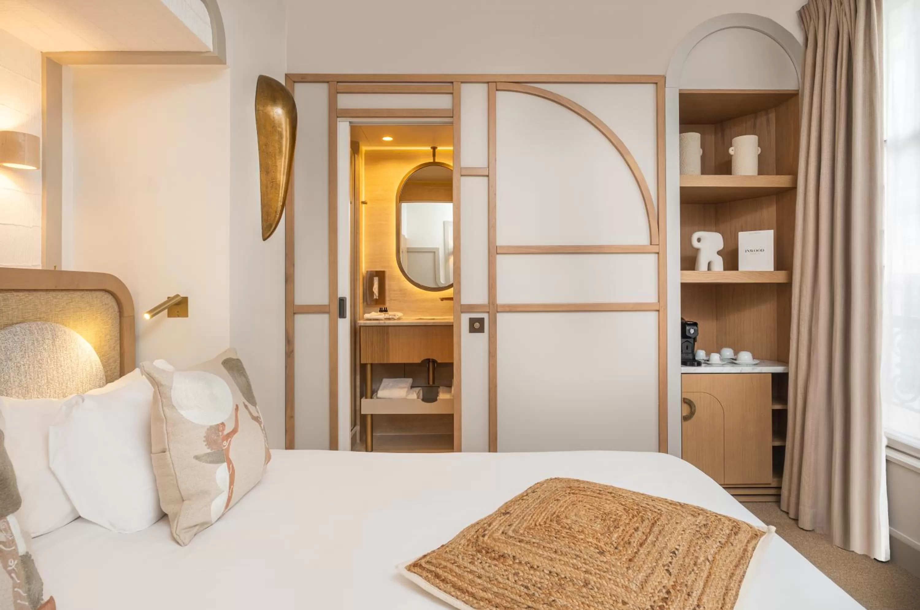 Photo of the whole room, Bed in Hôtel Le Monna Lisa by Inwood Hotels