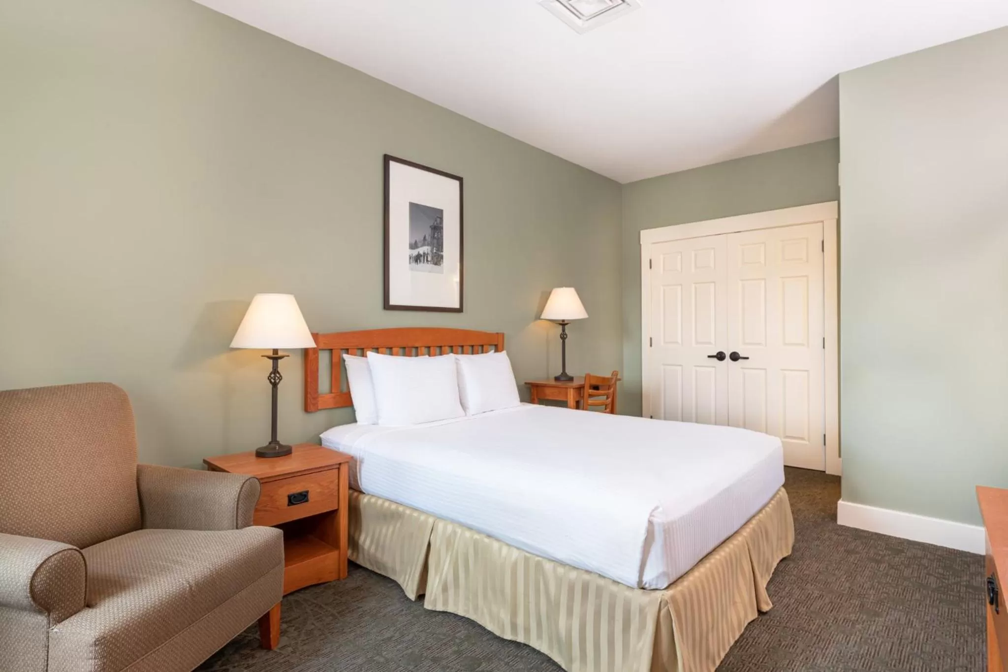 Photo of the whole room, Bed in Jackson Gore Village on Okemo Mountain