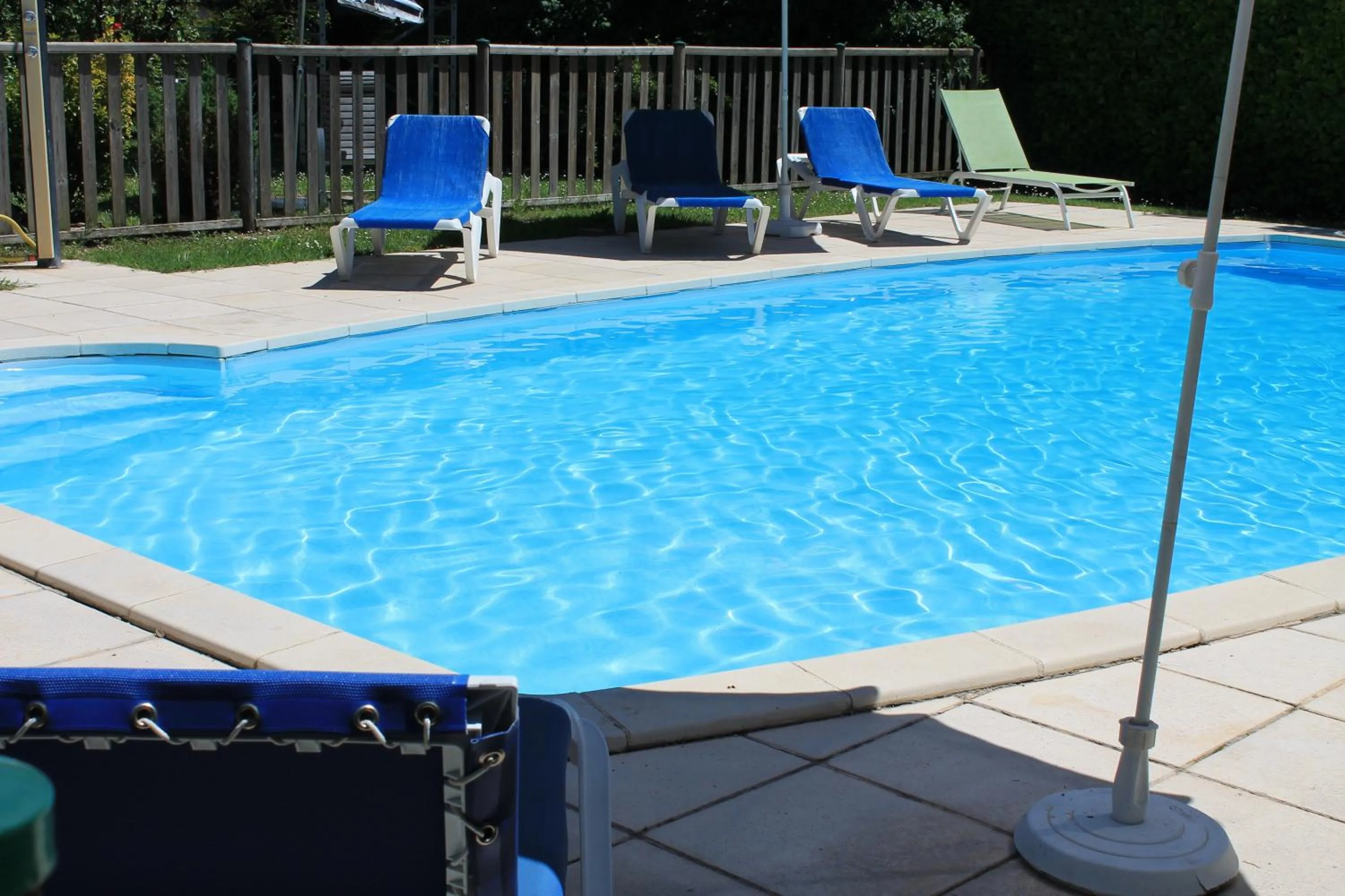 Swimming pool in Logis Hotels- Auberge de la Tour - Hôtel et restaurant