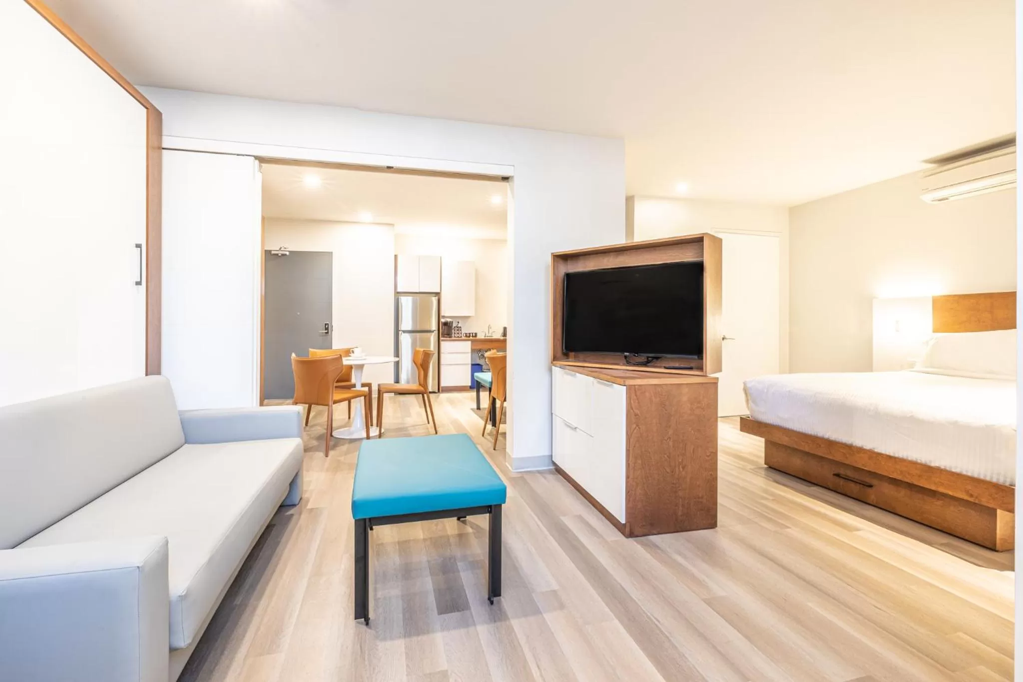 TV and multimedia, Bed in Hôtel Manoir Vieux-Québec