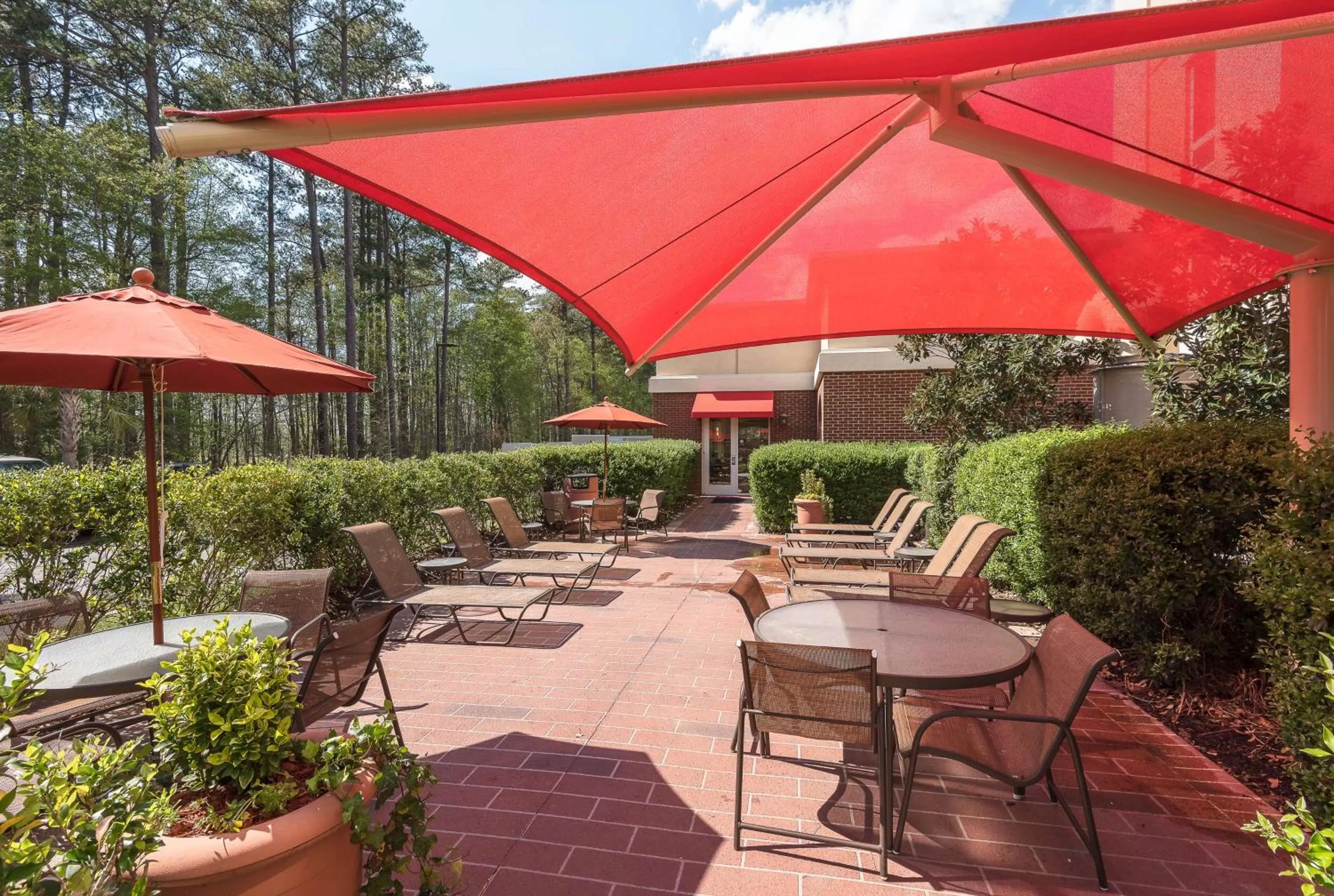 Patio in Hampton Inn & Suites Florence-North-I-95