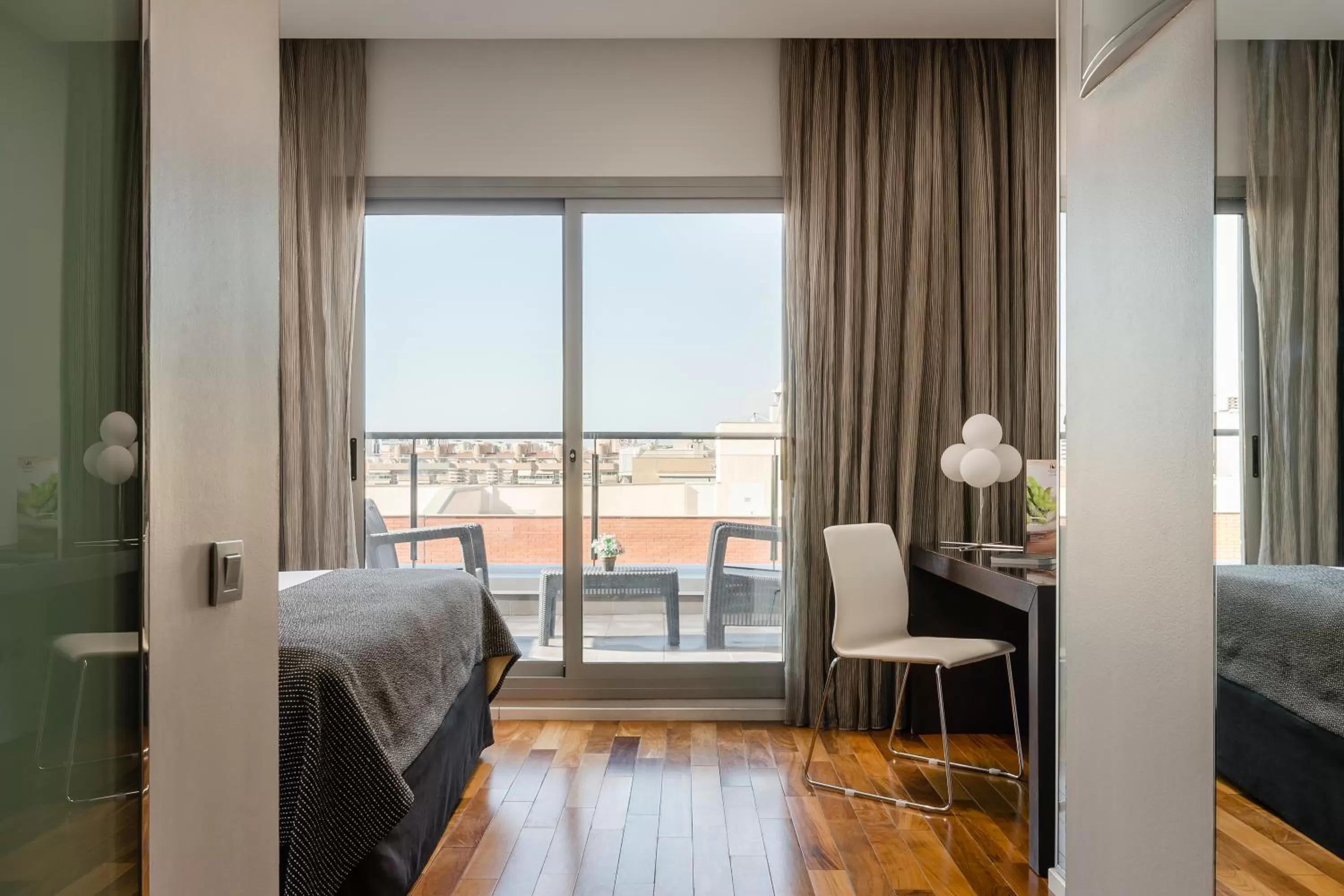 Balcony/Terrace, Bed in Ikonik Lex